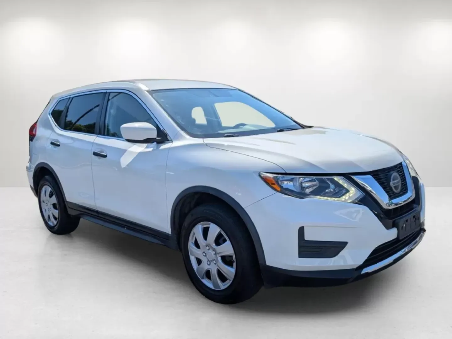 2018 /Charcoal Nissan Rogue S (JN8AT2MV9JW) with an Other engine, located at 1430 Gateway Drive, Opelika, AL, 36801, (334) 239-0944, 32.637871, -85.409790 - Are you ready to elevate your driving experience? Whether you're a busy parent juggling school runs, a commuter venturing through the hustle of daily traffic, or an adventure-seeker looking for the next weekend getaway, the 2018 Nissan Rogue S is the perfect companion. With ample space and versatile - Photo#2