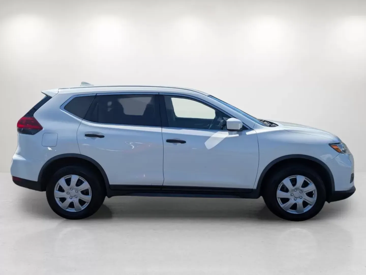 2018 /Charcoal Nissan Rogue S (JN8AT2MV9JW) with an Other engine, located at 1430 Gateway Drive, Opelika, AL, 36801, (334) 239-0944, 32.637871, -85.409790 - Are you ready to elevate your driving experience? Whether you're a busy parent juggling school runs, a commuter venturing through the hustle of daily traffic, or an adventure-seeker looking for the next weekend getaway, the 2018 Nissan Rogue S is the perfect companion. With ample space and versatile - Photo#3