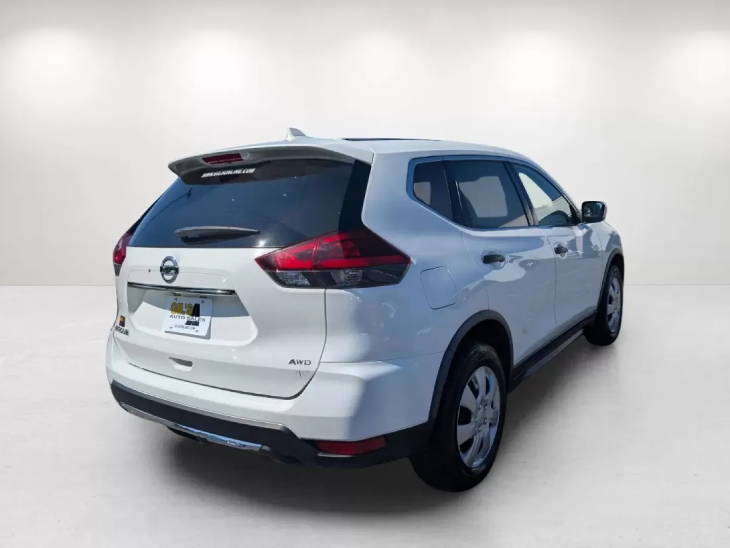 2018 /Charcoal Nissan Rogue S (JN8AT2MV9JW) with an Other engine, located at 1430 Gateway Drive, Opelika, AL, 36801, (334) 239-0944, 32.637871, -85.409790 - Are you ready to elevate your driving experience? Whether you're a busy parent juggling school runs, a commuter venturing through the hustle of daily traffic, or an adventure-seeker looking for the next weekend getaway, the 2018 Nissan Rogue S is the perfect companion. With ample space and versatile - Photo#4
