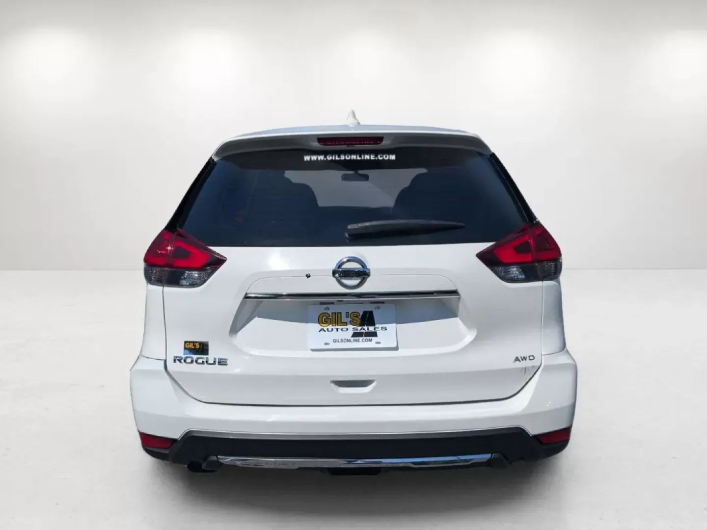 2018 /Charcoal Nissan Rogue S (JN8AT2MV9JW) with an Other engine, located at 1430 Gateway Drive, Opelika, AL, 36801, (334) 239-0944, 32.637871, -85.409790 - Are you ready to elevate your driving experience? Whether you're a busy parent juggling school runs, a commuter venturing through the hustle of daily traffic, or an adventure-seeker looking for the next weekend getaway, the 2018 Nissan Rogue S is the perfect companion. With ample space and versatile - Photo#5