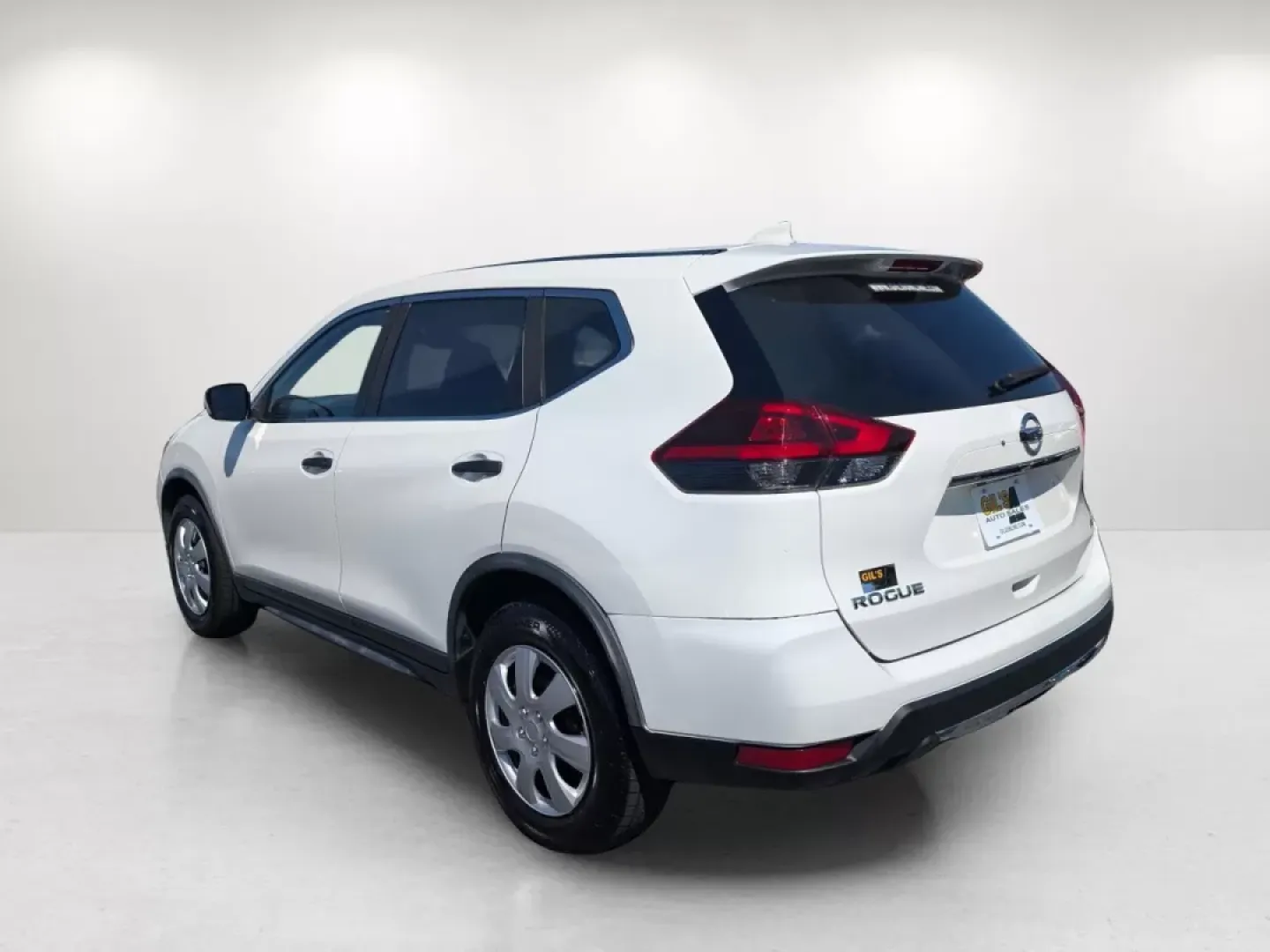 2018 /Charcoal Nissan Rogue S (JN8AT2MV9JW) with an Other engine, located at 1430 Gateway Drive, Opelika, AL, 36801, (334) 239-0944, 32.637871, -85.409790 - Are you ready to elevate your driving experience? Whether you're a busy parent juggling school runs, a commuter venturing through the hustle of daily traffic, or an adventure-seeker looking for the next weekend getaway, the 2018 Nissan Rogue S is the perfect companion. With ample space and versatile - Photo#6