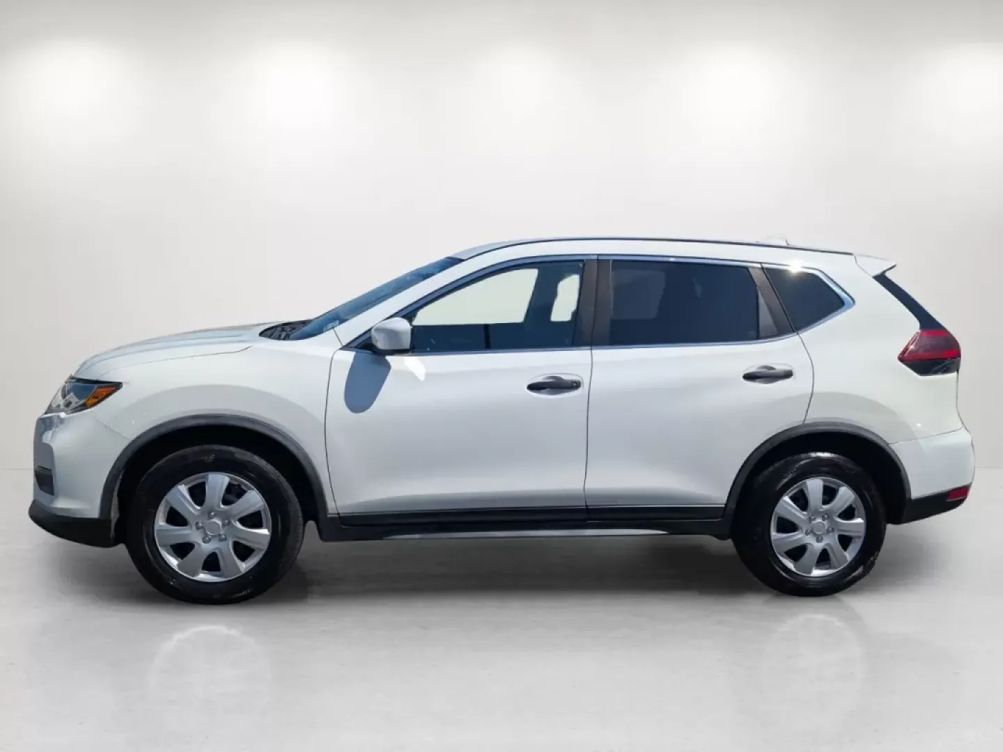 2018 /Charcoal Nissan Rogue S (JN8AT2MV9JW) with an Other engine, located at 1430 Gateway Drive, Opelika, AL, 36801, (334) 239-0944, 32.637871, -85.409790 - Are you ready to elevate your driving experience? Whether you're a busy parent juggling school runs, a commuter venturing through the hustle of daily traffic, or an adventure-seeker looking for the next weekend getaway, the 2018 Nissan Rogue S is the perfect companion. With ample space and versatile - Photo#7