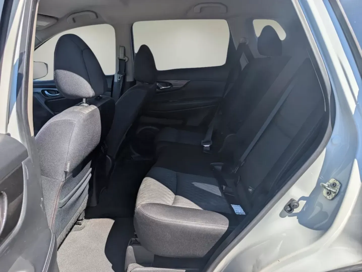 2018 /Charcoal Nissan Rogue S (JN8AT2MV9JW) with an Other engine, located at 1430 Gateway Drive, Opelika, AL, 36801, (334) 239-0944, 32.637871, -85.409790 - Are you ready to elevate your driving experience? Whether you're a busy parent juggling school runs, a commuter venturing through the hustle of daily traffic, or an adventure-seeker looking for the next weekend getaway, the 2018 Nissan Rogue S is the perfect companion. With ample space and versatile - Photo#10