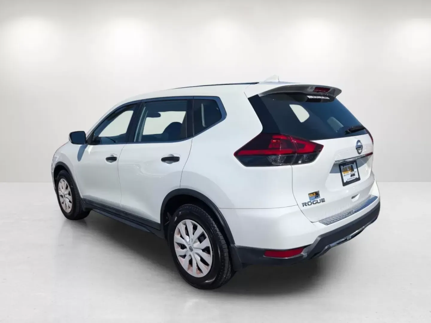 2018 /Charcoal Nissan Rogue S (5N1AT2MT1JC) with an Other engine, located at 1430 Gateway Drive, Opelika, AL, 36801, (334) 239-0944, 32.637871, -85.409790 - **Adventure Awaits with this 2018 Nissan Rogue at Gils Auto!**<br /> <br /> Are you ready to elevate your lifestyle and embark on unforgettable journeys? Whether you're planning family outings, weekend getaways, or commuting to work, the 2018 Nissan Rogue is the perfect companion. With its spacious - Photo#6