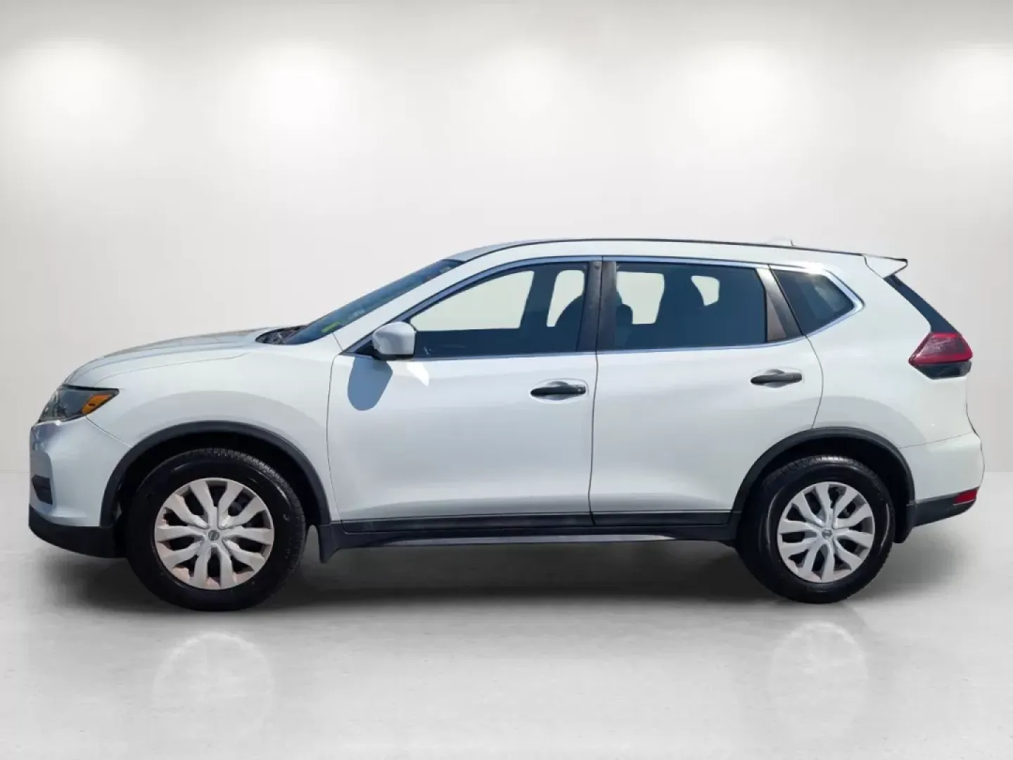 2018 /Charcoal Nissan Rogue S (5N1AT2MT1JC) with an Other engine, located at 1430 Gateway Drive, Opelika, AL, 36801, (334) 239-0944, 32.637871, -85.409790 - **Adventure Awaits with this 2018 Nissan Rogue at Gils Auto!**<br /> <br /> Are you ready to elevate your lifestyle and embark on unforgettable journeys? Whether you're planning family outings, weekend getaways, or commuting to work, the 2018 Nissan Rogue is the perfect companion. With its spacious - Photo#7