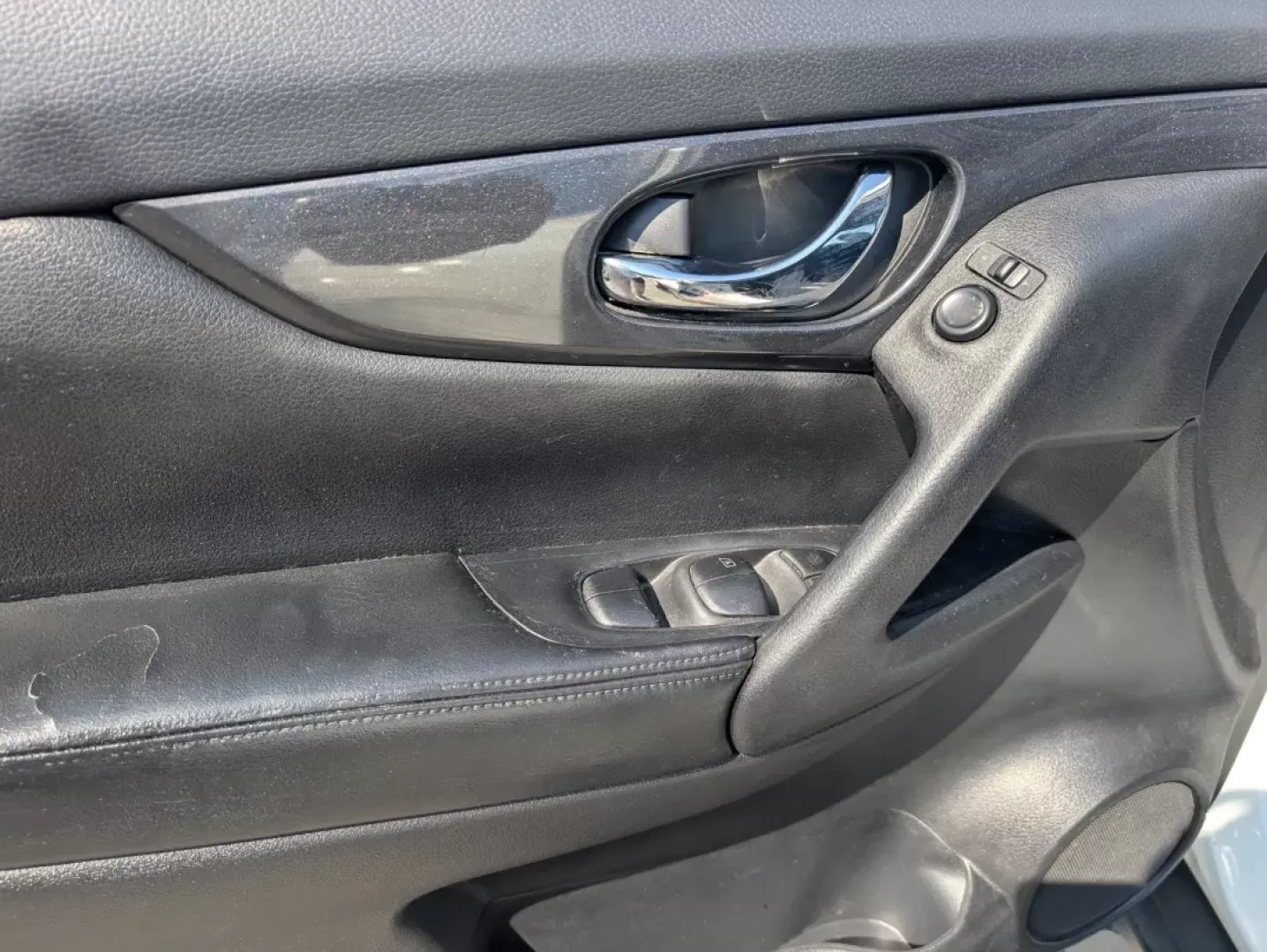 2018 /Charcoal Nissan Rogue S (5N1AT2MT1JC) with an Other engine, located at 1430 Gateway Drive, Opelika, AL, 36801, (334) 239-0944, 32.637871, -85.409790 - **Adventure Awaits with this 2018 Nissan Rogue at Gils Auto!**<br /> <br /> Are you ready to elevate your lifestyle and embark on unforgettable journeys? Whether you're planning family outings, weekend getaways, or commuting to work, the 2018 Nissan Rogue is the perfect companion. With its spacious - Photo#8