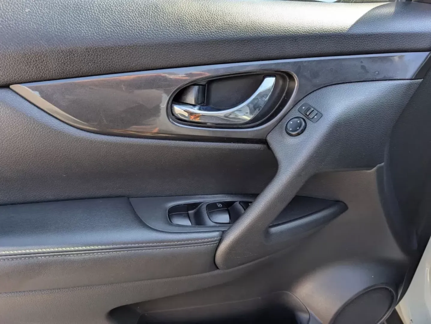 2018 /Charcoal Nissan Rogue S (KNMAT2MV1JP) with an Other engine, located at 804 22nd Ave, Phenix City, AL, 36870, (334) 297-1860, 32.484749, -85.024475 - Elevate your adventures and embrace a lifestyle full of exploration with this stunning 2018 Nissan Rogue S, available now at Gils Auto - Phenix City #2! Perfect for families needing a reliable vehicle, commuters seeking comfort, or anyone ready for weekend getaways, this versatile SUV is designed to - Photo#9