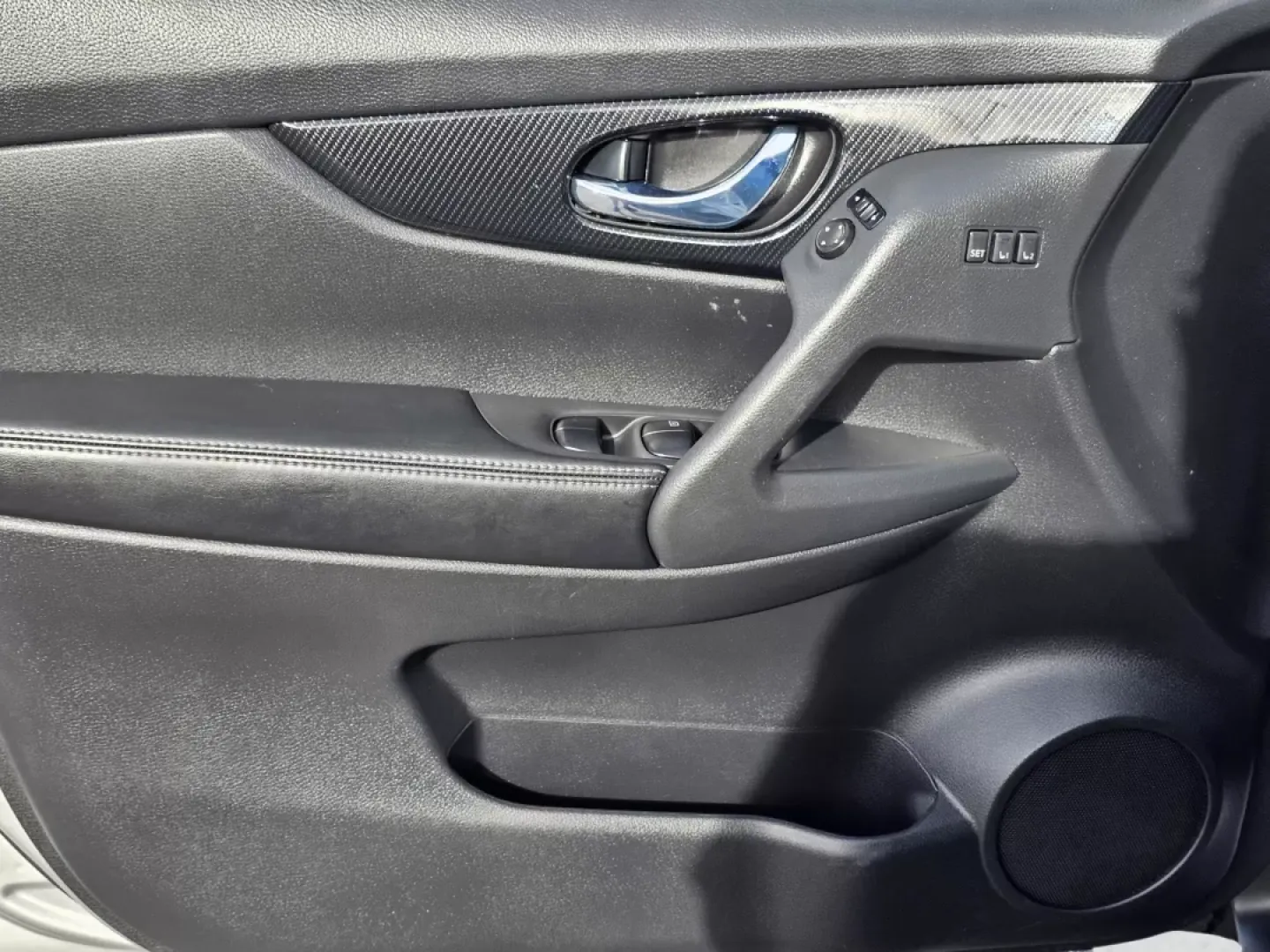 2018 /Charcoal Nissan Rogue SL (JN8AT2MTXJW) with an Other engine, located at 804 22nd Ave, Phenix City, AL, 36870, (334) 297-1860, 32.484749, -85.024475 - Elevate your daily driving experience with the stunning 2018 Nissan Rogue SL, a versatile SUV designed for those who prioritize both style and functionality. Whether you're a growing family seeking ample space, a commuter craving comfort during long drives, or an adventurer looking for reliability o - Photo#8