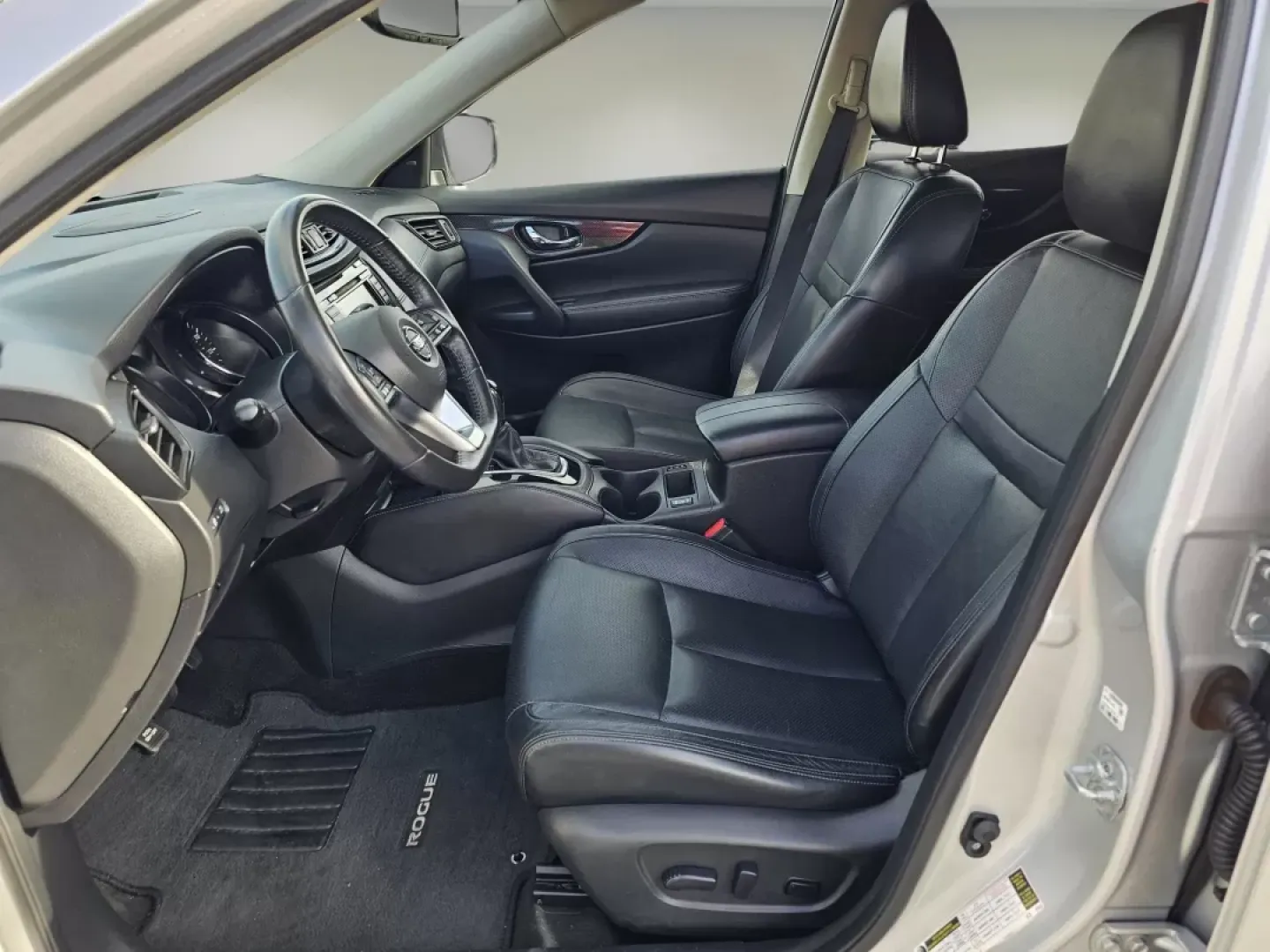 2018 /Charcoal Nissan Rogue SL (JN8AT2MTXJW) with an Other engine, located at 804 22nd Ave, Phenix City, AL, 36870, (334) 297-1860, 32.484749, -85.024475 - Elevate your daily driving experience with the stunning 2018 Nissan Rogue SL, a versatile SUV designed for those who prioritize both style and functionality. Whether you're a growing family seeking ample space, a commuter craving comfort during long drives, or an adventurer looking for reliability o - Photo#9