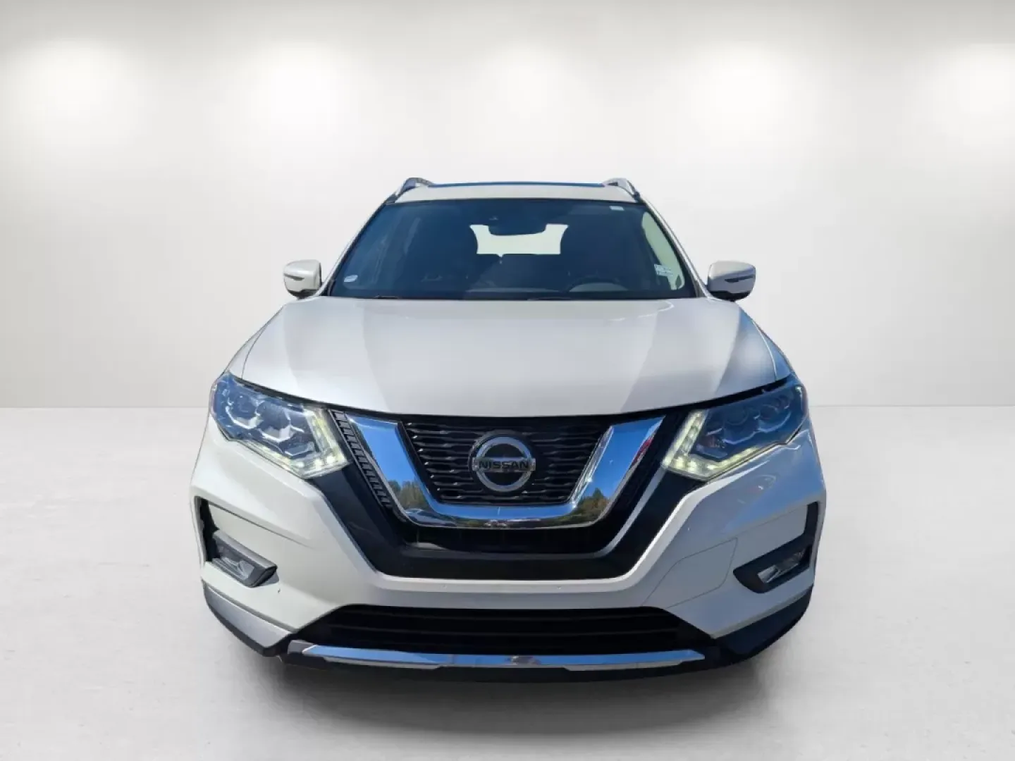 2018 /Platinum Nissan Rogue SL (JN8AT2MTXJW) with an Other engine, located at 1430 Gateway Drive, Opelika, AL, 36801, (334) 239-0944, 32.637871, -85.409790 - **Discover Your Next Adventure with the 2018 Nissan Rogue SL at Gils Auto!**<br /> <br /> Are you ready to elevate your daily commute or embark on weekend adventures with friends and family? Look no further than this stunning 2018 Nissan Rogue SL, available now at Gils Auto, your premier Buy Here Pa - Photo#1