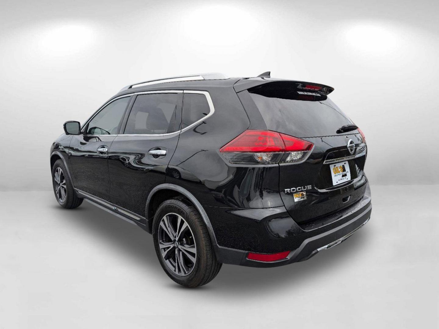 2018 /Charcoal Nissan Rogue SL (JN8AT2MT9JW) with an Regular Unleaded I-4 2.5 L/152 engine, 1-Speed CVT w/OD transmission, located at 3959 U.S. 80 W, Phenix City, AL, 36870, (334) 297-4885, 32.469296, -85.135185 - 2018 Nissan Rogue SL - Photo#9