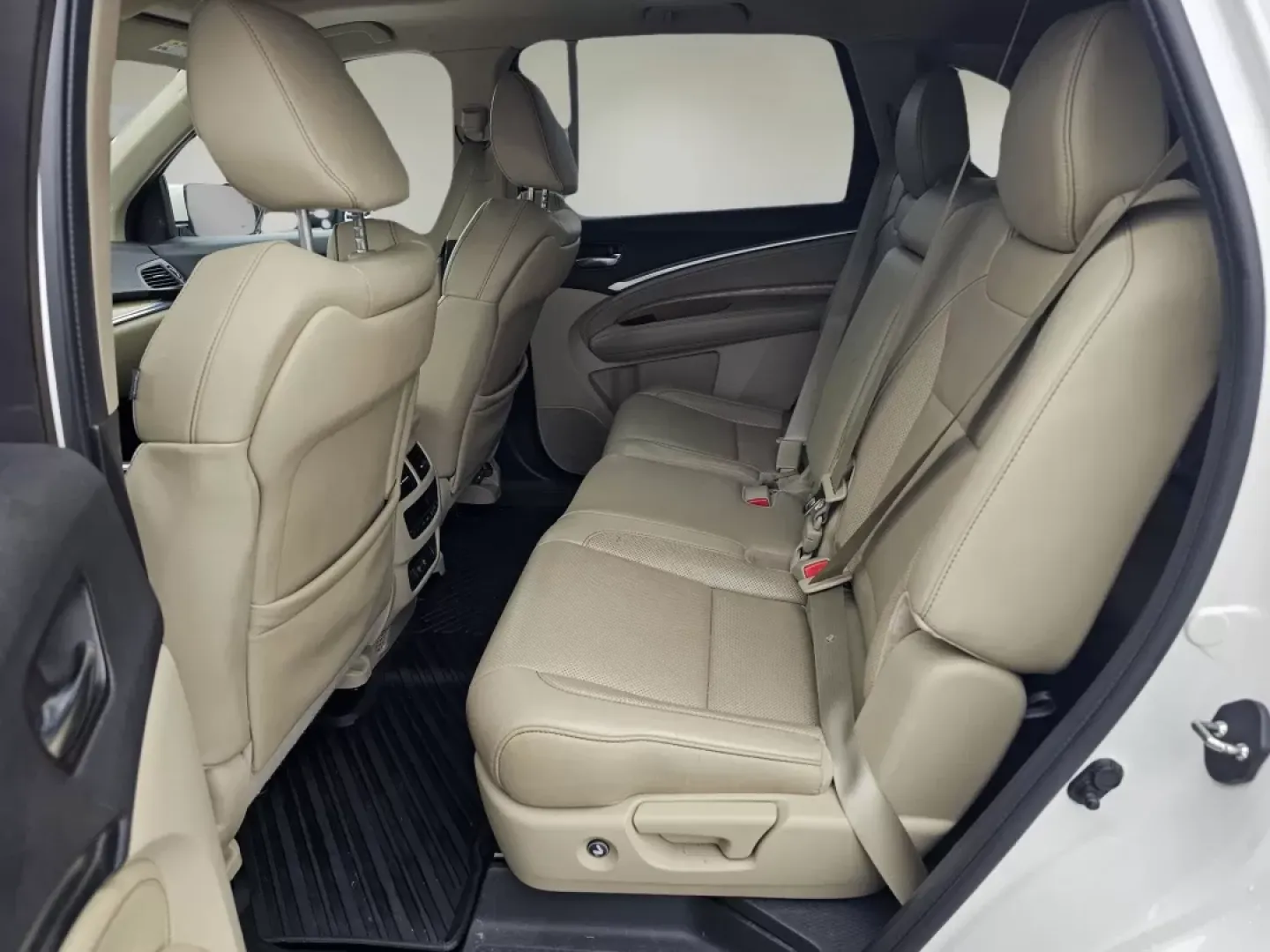 2019 Acura MDX w/Technology Pkg (5J8YD3H50KL) with an Other engine, located at 804 22nd Ave, Phenix City, AL, 36870, (334) 297-1860, 32.484749, -85.024475 - **Elevate Your Family Adventures with the 2019 Acura MDX at Gils Auto Phenix City, AL**<br /> <br /> If you're searching for the perfect SUV that effortlessly combines style, comfort, and versatility, look no further than this stunning 2019 Acura MDX with the Technology Package. Ideal for growing f - Photo#14