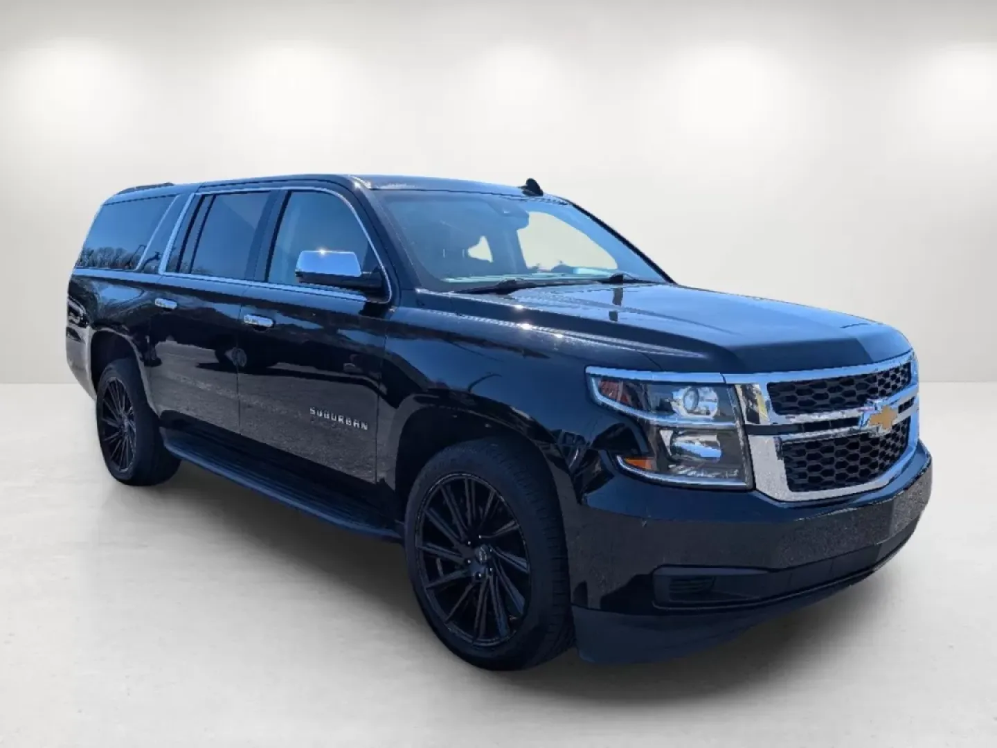 2019 /Cocoa/Dune Chevrolet Suburban LT (1GNSCHKC9KR) with an Other engine, located at 3959 U.S. 80 W, Phenix City, AL, 36870, (334) 297-4885, 32.469296, -85.135185 - **Adventure Awaits with the 2019 Chevrolet Suburban LT Perfect for Families and Road Trips!**<br /> <br /> If you're seeking a vehicle that combines power, space, and cutting-edge technology, look no further than the 2019 Chevrolet Suburban LT available at Gils Auto in Columbus, GA. This SUV is an - Photo#2