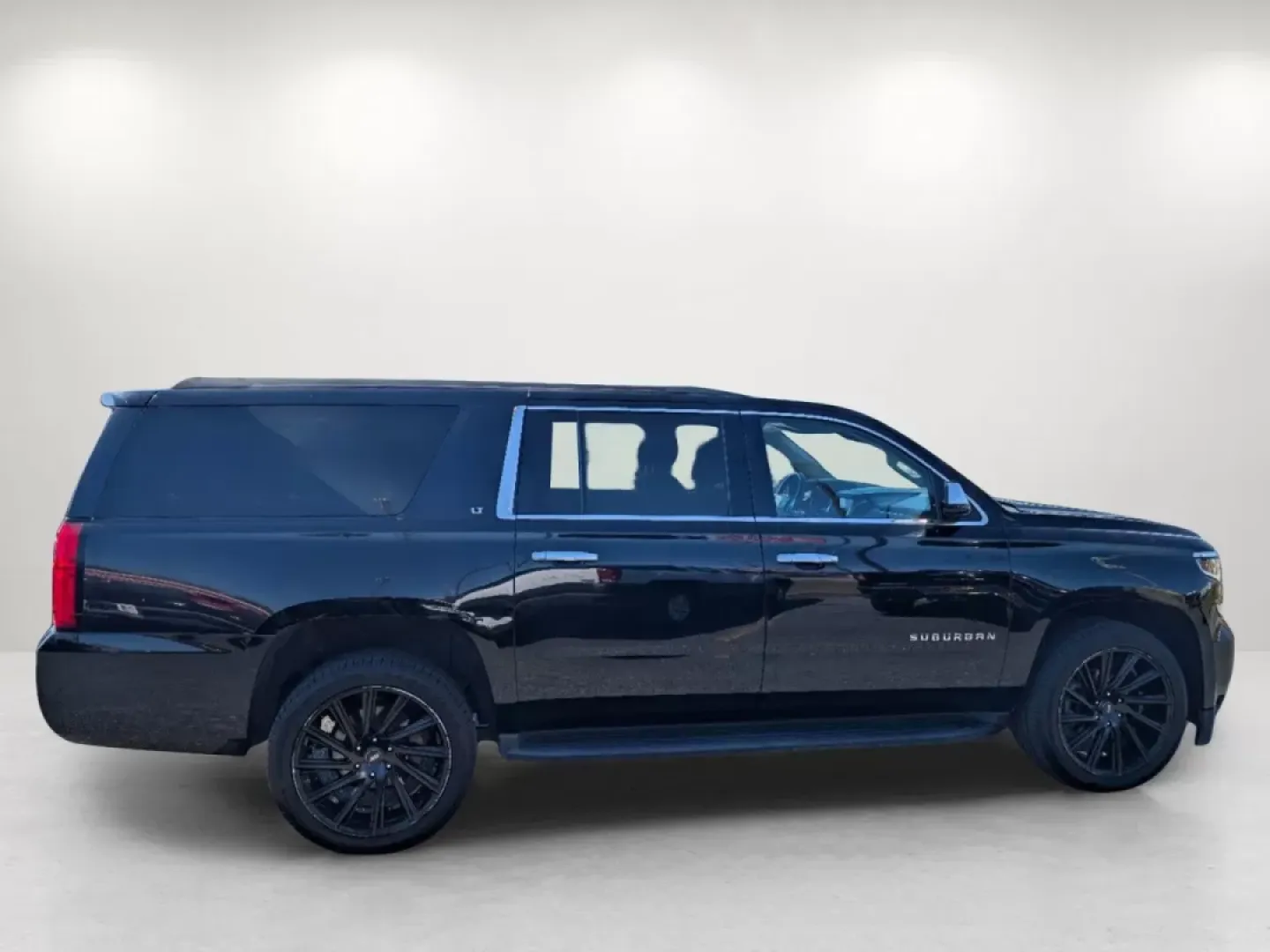 2019 /Cocoa/Dune Chevrolet Suburban LT (1GNSCHKC9KR) with an Other engine, located at 3959 U.S. 80 W, Phenix City, AL, 36870, (334) 297-4885, 32.469296, -85.135185 - **Adventure Awaits with the 2019 Chevrolet Suburban LT Perfect for Families and Road Trips!**<br /> <br /> If you're seeking a vehicle that combines power, space, and cutting-edge technology, look no further than the 2019 Chevrolet Suburban LT available at Gils Auto in Columbus, GA. This SUV is an - Photo#3