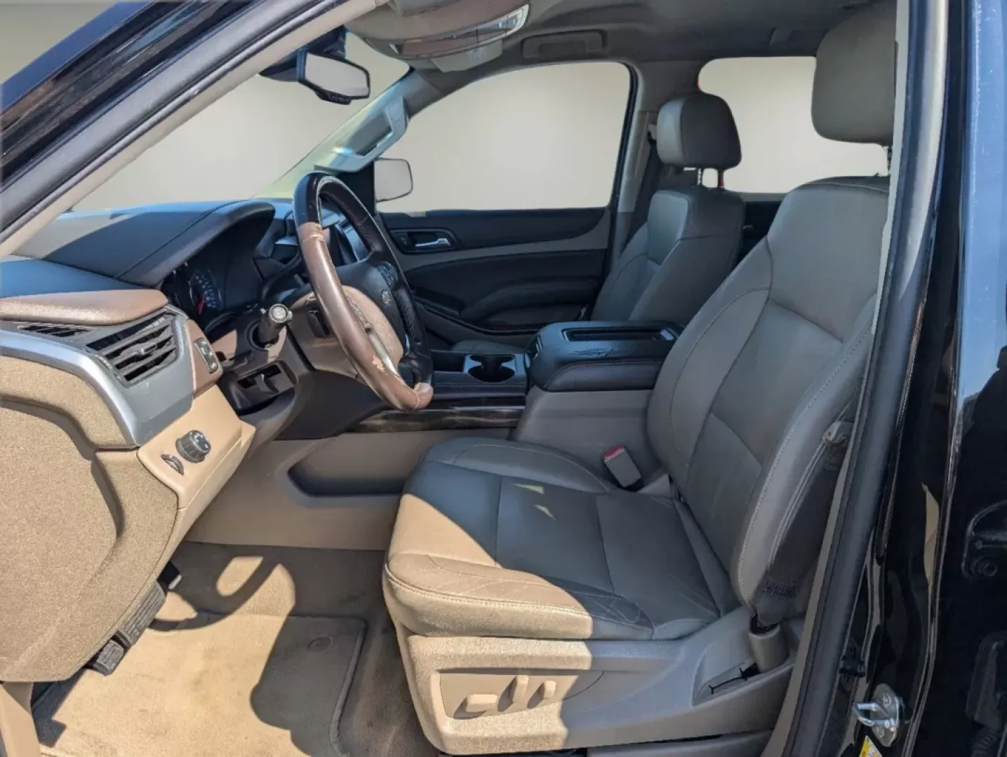 2019 /Cocoa/Dune Chevrolet Suburban LT (1GNSCHKC9KR) with an Other engine, located at 3959 U.S. 80 W, Phenix City, AL, 36870, (334) 297-4885, 32.469296, -85.135185 - **Adventure Awaits with the 2019 Chevrolet Suburban LT Perfect for Families and Road Trips!**<br /> <br /> If you're seeking a vehicle that combines power, space, and cutting-edge technology, look no further than the 2019 Chevrolet Suburban LT available at Gils Auto in Columbus, GA. This SUV is an - Photo#9