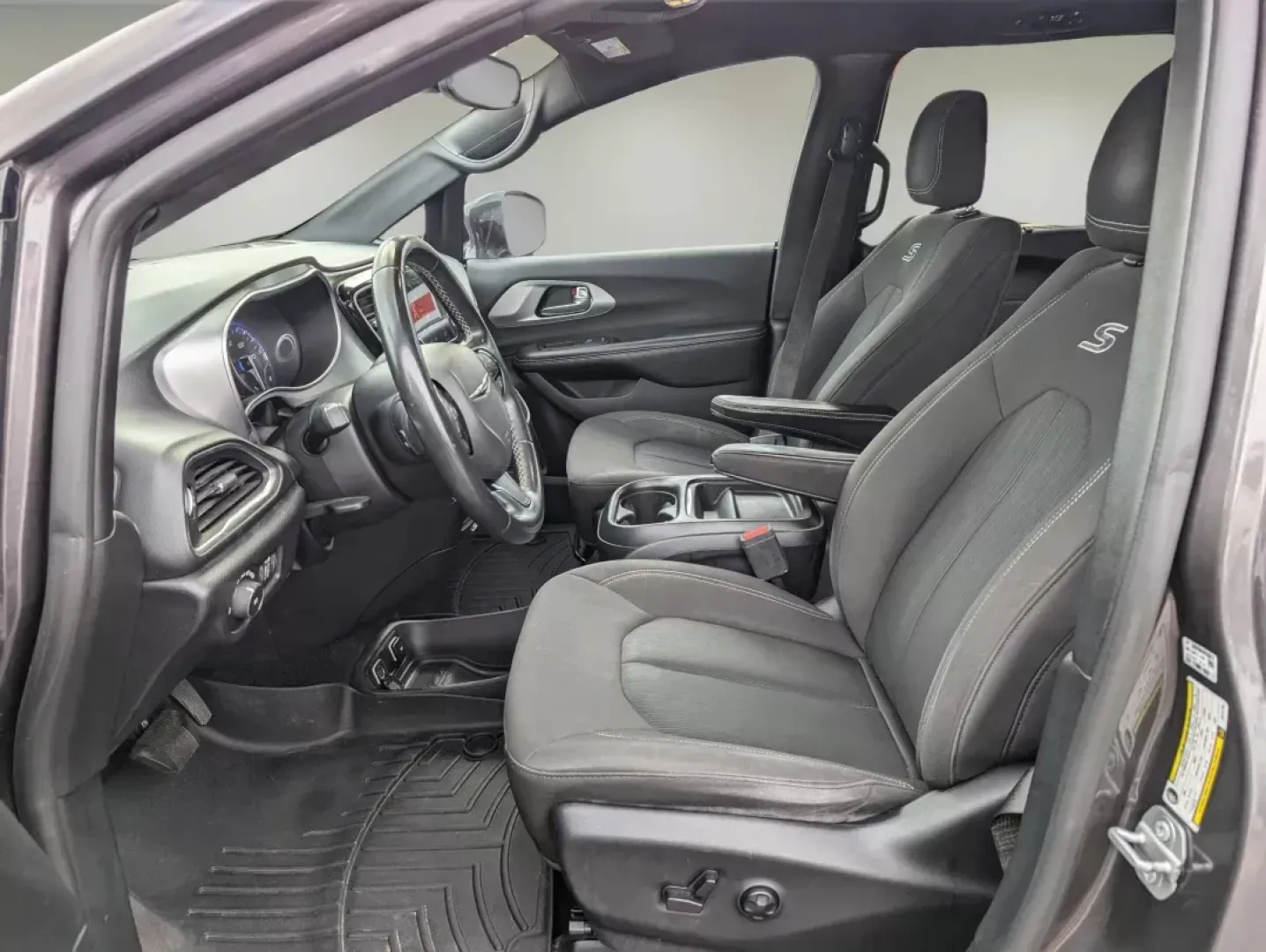 2019 /Black/Black/Black Chrysler Pacifica Touring Plus (2C4RC1FG7KR) with an Regular Unleaded V-6 3.6 L/220 engine, 9-Speed Automatic w/OD transmission, located at 3959 U.S. 80 W, Phenix City, AL, 36870, (334) 297-4885, 32.469296, -85.135185 - **Drive Your Family Adventures in Style with the 2019 Chrysler Pacifica Touring Plus!**<br /> <br /> Are you looking for the ultimate family vehicle that combines style, comfort, and cutting-edge technology? Look no further than this stunning 2019 Chrysler Pacifica Touring Plus, now available at Gil - Photo#10