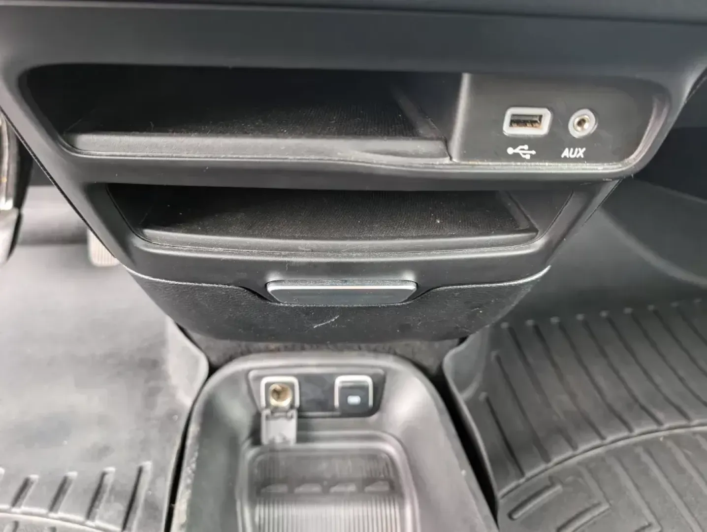 2019 /Black/Black/Black Chrysler Pacifica Touring Plus (2C4RC1FG7KR) with an Regular Unleaded V-6 3.6 L/220 engine, 9-Speed Automatic w/OD transmission, located at 3959 U.S. 80 W, Phenix City, AL, 36870, (334) 297-4885, 32.469296, -85.135185 - **Drive Your Family Adventures in Style with the 2019 Chrysler Pacifica Touring Plus!**<br /> <br /> Are you looking for the ultimate family vehicle that combines style, comfort, and cutting-edge technology? Look no further than this stunning 2019 Chrysler Pacifica Touring Plus, now available at Gil - Photo#15