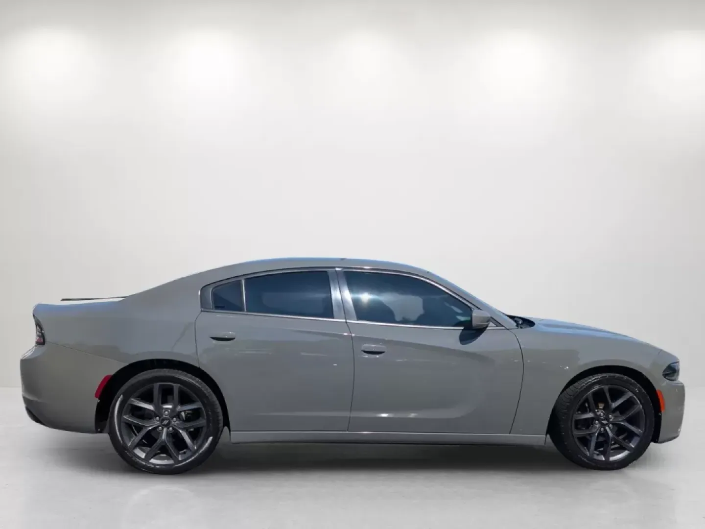 2019 /Black Dodge Charger SXT (2C3CDXBG9KH) with an Other engine, located at 1430 Gateway Drive, Opelika, AL, 36801, (334) 239-0944, 32.637871, -85.409790 - **Unleash Your Weekend Adventures with the 2019 Dodge Charger SXT!**<br /> <br /> Are you ready to elevate your driving experience? At Gils Auto in Phenix City, AL, we proudly present the 2019 Dodge Charger SXT, perfect for those who crave excitement and style. Whether you're commuting to work, runn - Photo#3