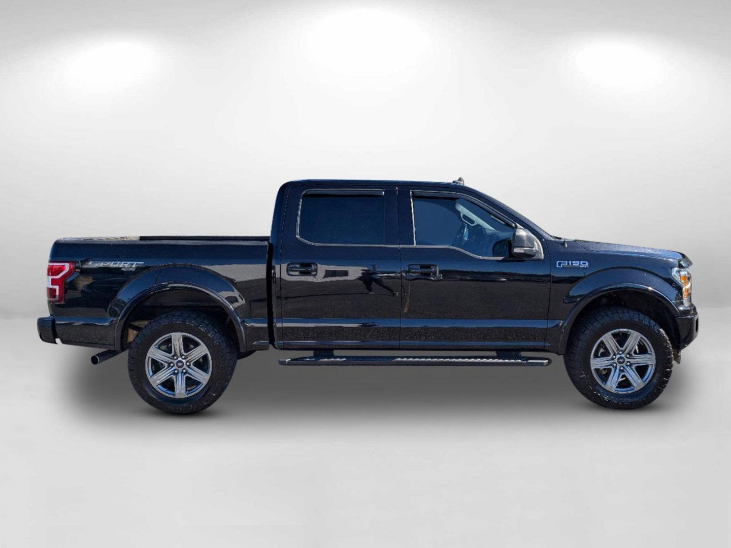 2019 Ford F-150 XLT (1FTEW1E43KF) with an Twin Turbo Regular Unleaded V-6 3.5 L/213 engine, 10-Speed Automatic w/OD transmission, located at 1430 Gateway Drive, Opelika, AL, 36801, (334) 239-0944, 32.637871, -85.409790 - 2019 Ford F-150 XLT - Photo#3