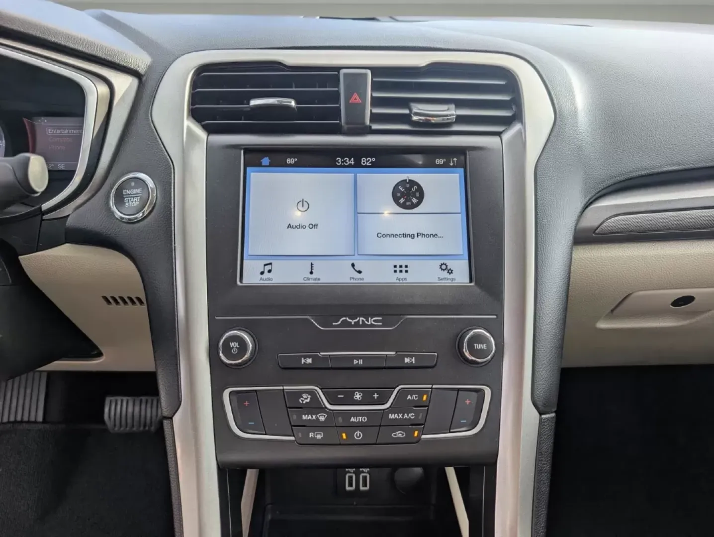 2019 Ford Fusion SE (3FA6P0HD6KR) with an Other engine, located at 5115 14th Ave., Columbus, GA, 31904, (706) 323-0345, 32.511494, -84.971046 - **Discover Your Next Adventure with the 2019 Ford Fusion SE at Gils Auto, Phenix City!**<br /> <br /> Are you searching for the perfect sedan that seamlessly combines style, comfort, and reliability? The 2019 Ford Fusion SE is your ideal companion for both daily commutes and weekend getaways. Whethe - Photo#14