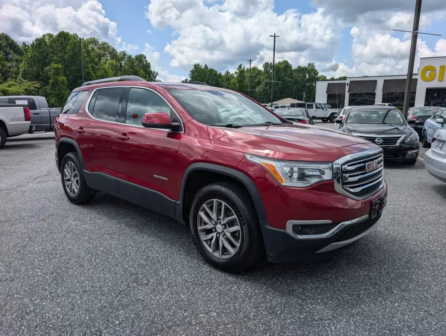 2019 /Dark Ash Gray/ Light Ash Gray GMC Acadia SLE (1GKKNLLA1KZ) with an Gas I4 2.5L/150 engine, 6-Speed Automatic transmission, located at 3959 U.S. 80 W, Phenix City, AL, 36870, (334) 297-4885, 32.469296, -85.135185 - 2019 GMC Acadia SLE - Photo#2