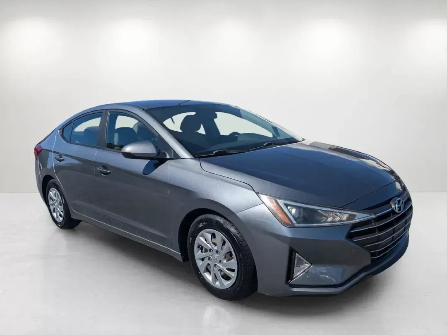 2019 /Gray Hyundai Elantra SE (KMHD74LF1KU) with an Regular Unleaded I-4 2.0 L/122 engine, 6-Speed Automatic w/OD transmission, located at 521 Old Farm Lane Rd, Prattville, AL, 36066, (334) 325-1505, 32.482460, -86.416367 - 2019 Hyundai Elantra SE - Photo#6