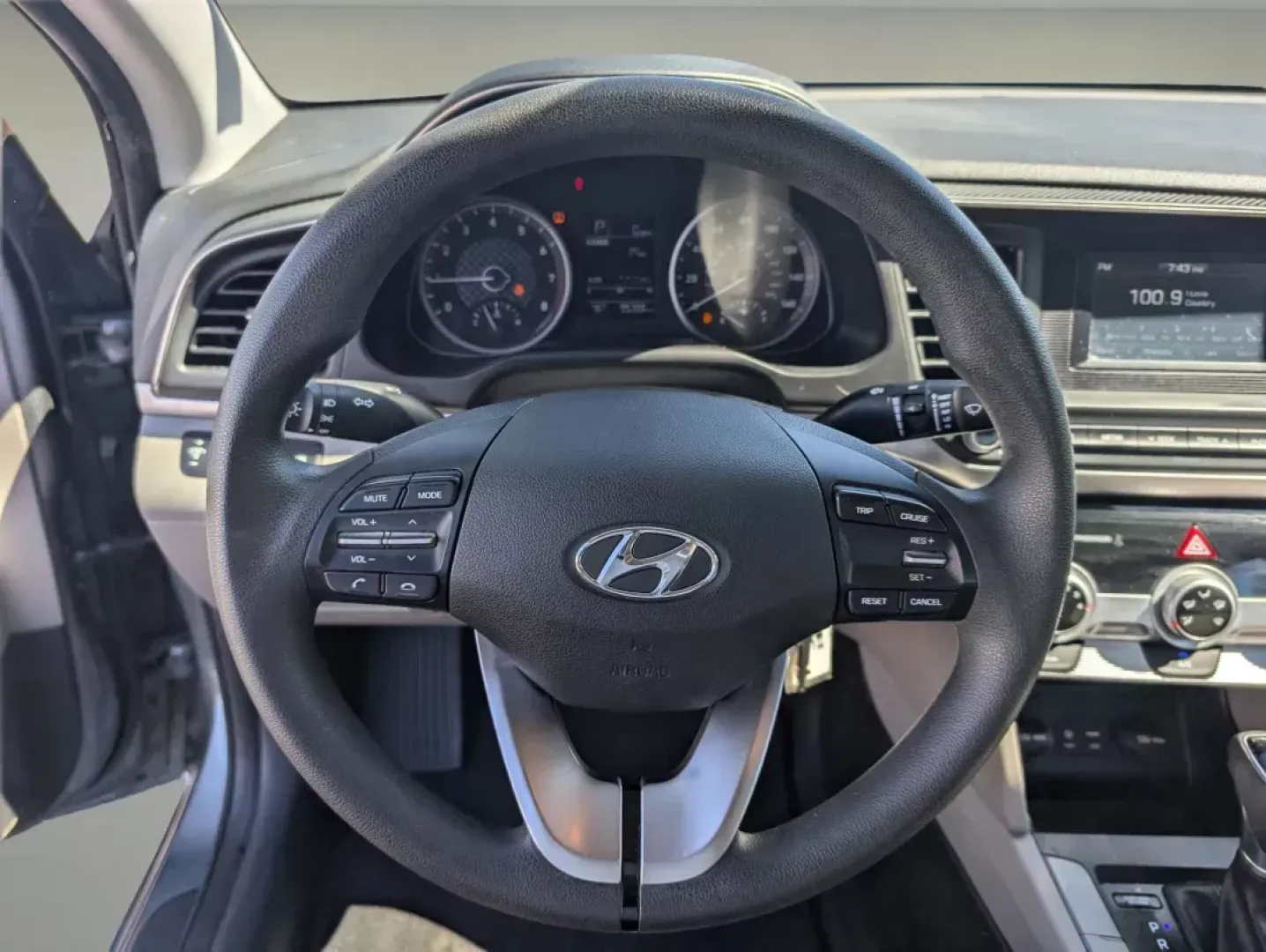 2019 /Gray Hyundai Elantra SE (KMHD74LF1KU) with an Regular Unleaded I-4 2.0 L/122 engine, 6-Speed Automatic w/OD transmission, located at 521 Old Farm Lane Rd, Prattville, AL, 36066, (334) 325-1505, 32.482460, -86.416367 - 2019 Hyundai Elantra SE - Photo#15