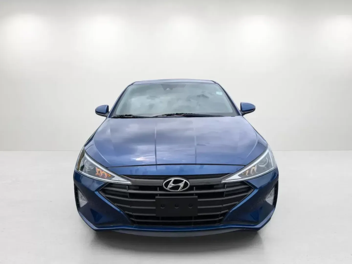 2019 /Gray Hyundai Elantra SEL (5NPD84LF6KH) with an Regular Unleaded I-4 2.0 L/122 engine, 6-Speed Automatic w/OD transmission, located at 1430 Gateway Drive, Opelika, AL, 36801, (334) 239-0944, 32.637871, -85.409790 - **Explore the Open Road with the 2019 Hyundai Elantra SEL at Gils Auto - Opelika!**<br /> <br /> Are you ready for your next adventure? Whether you're commuting to work, running errands around Opelika, or planning a spontaneous weekend getaway, the 2019 Hyundai Elantra SEL is the perfect companion. - Photo#1