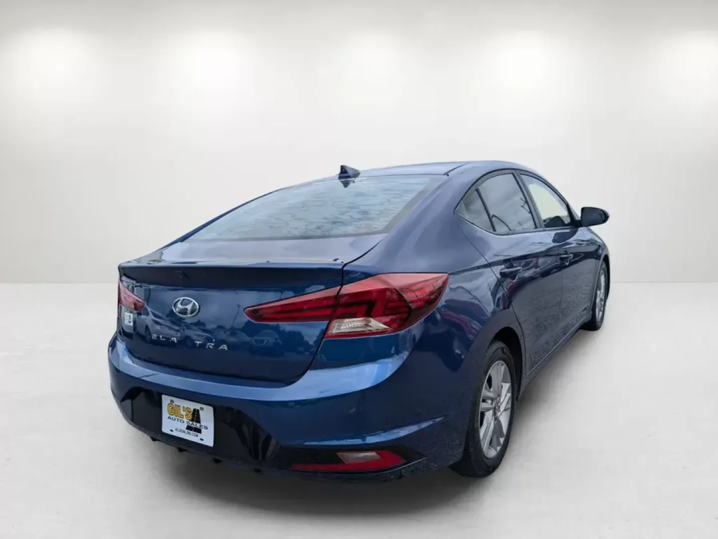 2019 /Gray Hyundai Elantra SEL (5NPD84LF6KH) with an Regular Unleaded I-4 2.0 L/122 engine, 6-Speed Automatic w/OD transmission, located at 1430 Gateway Drive, Opelika, AL, 36801, (334) 239-0944, 32.637871, -85.409790 - **Explore the Open Road with the 2019 Hyundai Elantra SEL at Gils Auto - Opelika!**<br /> <br /> Are you ready for your next adventure? Whether you're commuting to work, running errands around Opelika, or planning a spontaneous weekend getaway, the 2019 Hyundai Elantra SEL is the perfect companion. - Photo#4