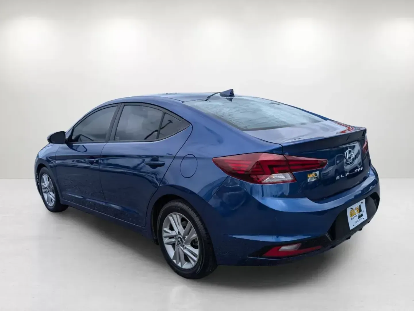 2019 /Gray Hyundai Elantra SEL (5NPD84LF6KH) with an Regular Unleaded I-4 2.0 L/122 engine, 6-Speed Automatic w/OD transmission, located at 1430 Gateway Drive, Opelika, AL, 36801, (334) 239-0944, 32.637871, -85.409790 - **Explore the Open Road with the 2019 Hyundai Elantra SEL at Gils Auto - Opelika!**<br /> <br /> Are you ready for your next adventure? Whether you're commuting to work, running errands around Opelika, or planning a spontaneous weekend getaway, the 2019 Hyundai Elantra SEL is the perfect companion. - Photo#6