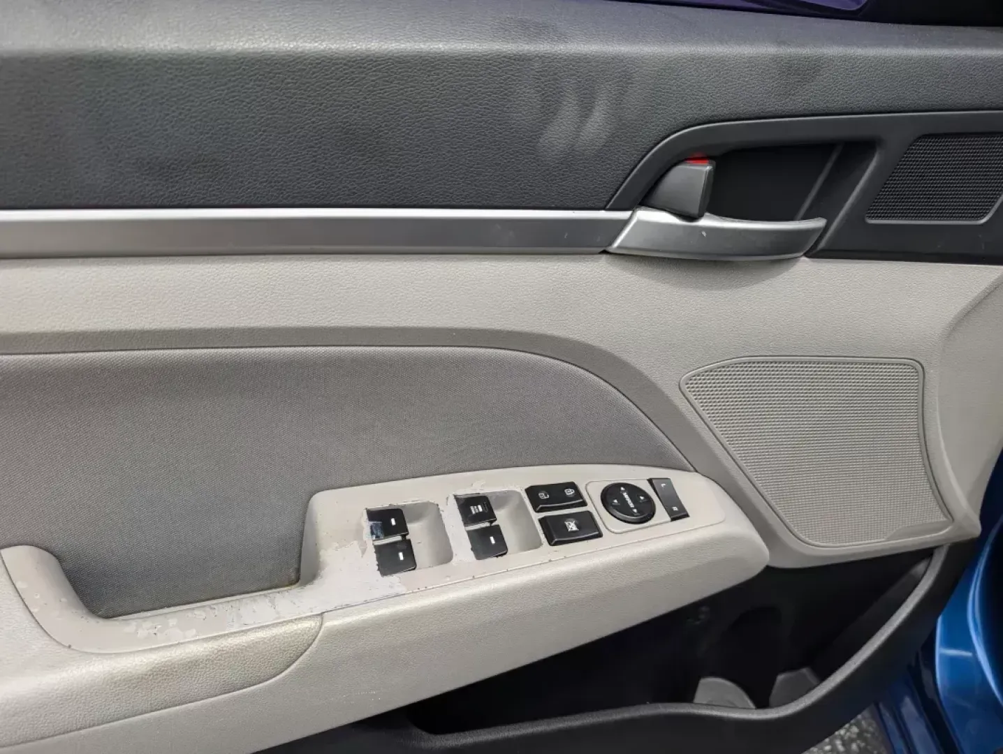2019 /Gray Hyundai Elantra SEL (5NPD84LF6KH) with an Regular Unleaded I-4 2.0 L/122 engine, 6-Speed Automatic w/OD transmission, located at 1430 Gateway Drive, Opelika, AL, 36801, (334) 239-0944, 32.637871, -85.409790 - **Explore the Open Road with the 2019 Hyundai Elantra SEL at Gils Auto - Opelika!**<br /> <br /> Are you ready for your next adventure? Whether you're commuting to work, running errands around Opelika, or planning a spontaneous weekend getaway, the 2019 Hyundai Elantra SEL is the perfect companion. - Photo#8
