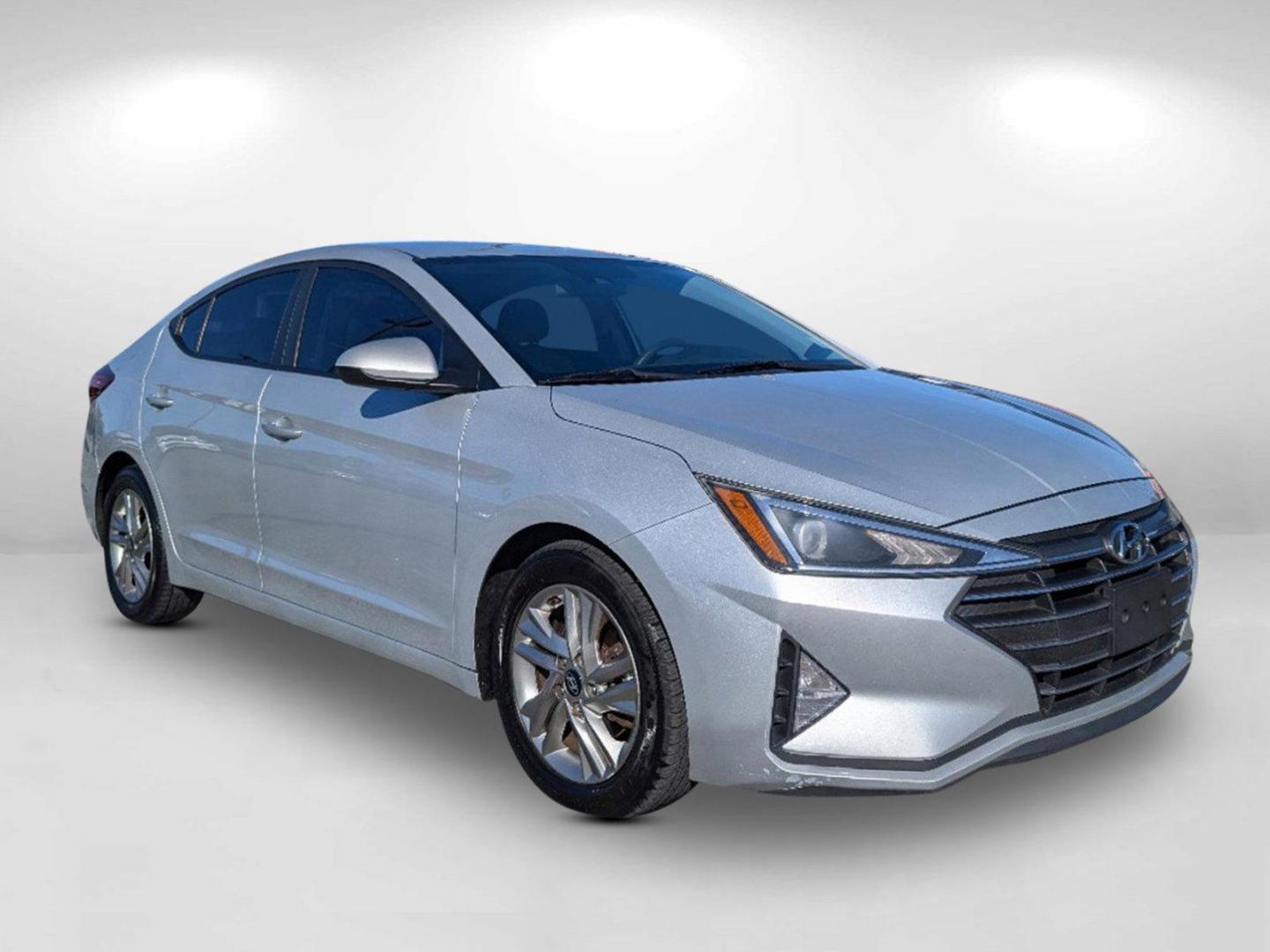 2019 /Gray Hyundai Elantra SEL (5NPD84LF5KH) with an Regular Unleaded I-4 2.0 L/122 engine, 6-Speed Automatic w/OD transmission, located at 1430 Gateway Drive, Opelika, AL, 36801, (334) 239-0944, 32.637871, -85.409790 - 2019 Hyundai Elantra SEL - Photo#2