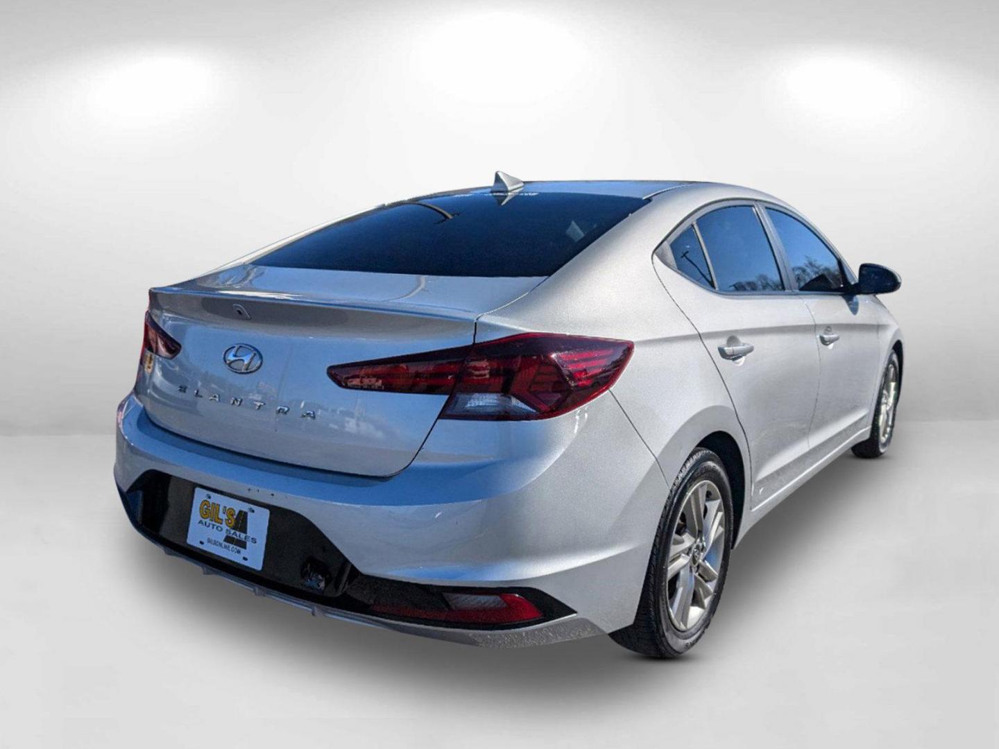 2019 /Gray Hyundai Elantra SEL (5NPD84LF5KH) with an Regular Unleaded I-4 2.0 L/122 engine, 6-Speed Automatic w/OD transmission, located at 1430 Gateway Drive, Opelika, AL, 36801, (334) 239-0944, 32.637871, -85.409790 - 2019 Hyundai Elantra SEL - Photo#4