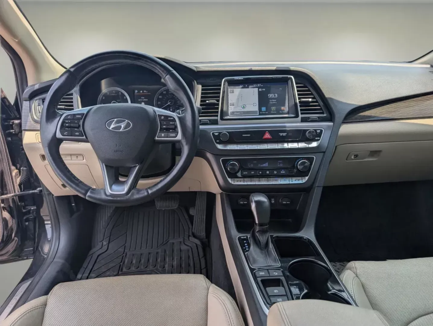 2019 /Beige Hyundai Sonata Limited (5NPE34AF6KH) with an Regular Unleaded I-4 2.4 L/144 engine, 6-Speed Automatic w/OD transmission, located at 3959 U.S. 80 W, Phenix City, AL, 36870, (334) 297-4885, 32.469296, -85.135185 - 2019 Hyundai Sonata Limited - Photo#12