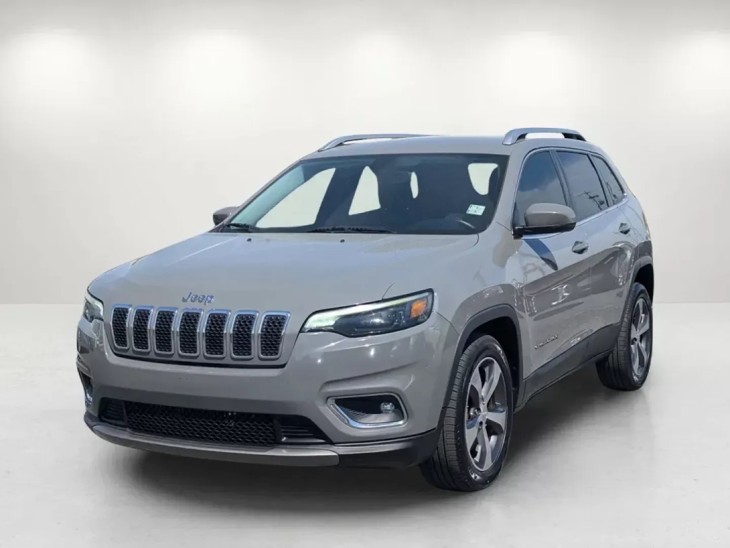 2019 /Black Jeep Cherokee Limited (1C4PJLDB2KD) with an Regular Unleaded I-4 2.4 L/144 engine, 9-Speed Automatic w/OD transmission, located at 5115 14th Ave., Columbus, GA, 31904, (706) 323-0345, 32.511494, -84.971046 - **Explore Your Next Adventure with the 2019 Jeep Cherokee Limited at Gils Auto - Columbus!**<br /> <br /> Are you ready to embrace a lifestyle of adventure and exploration? Whether you're a growing family seeking a reliable vehicle for school runs, a commuter tackling the daily grind, or a weekend w - Photo#1