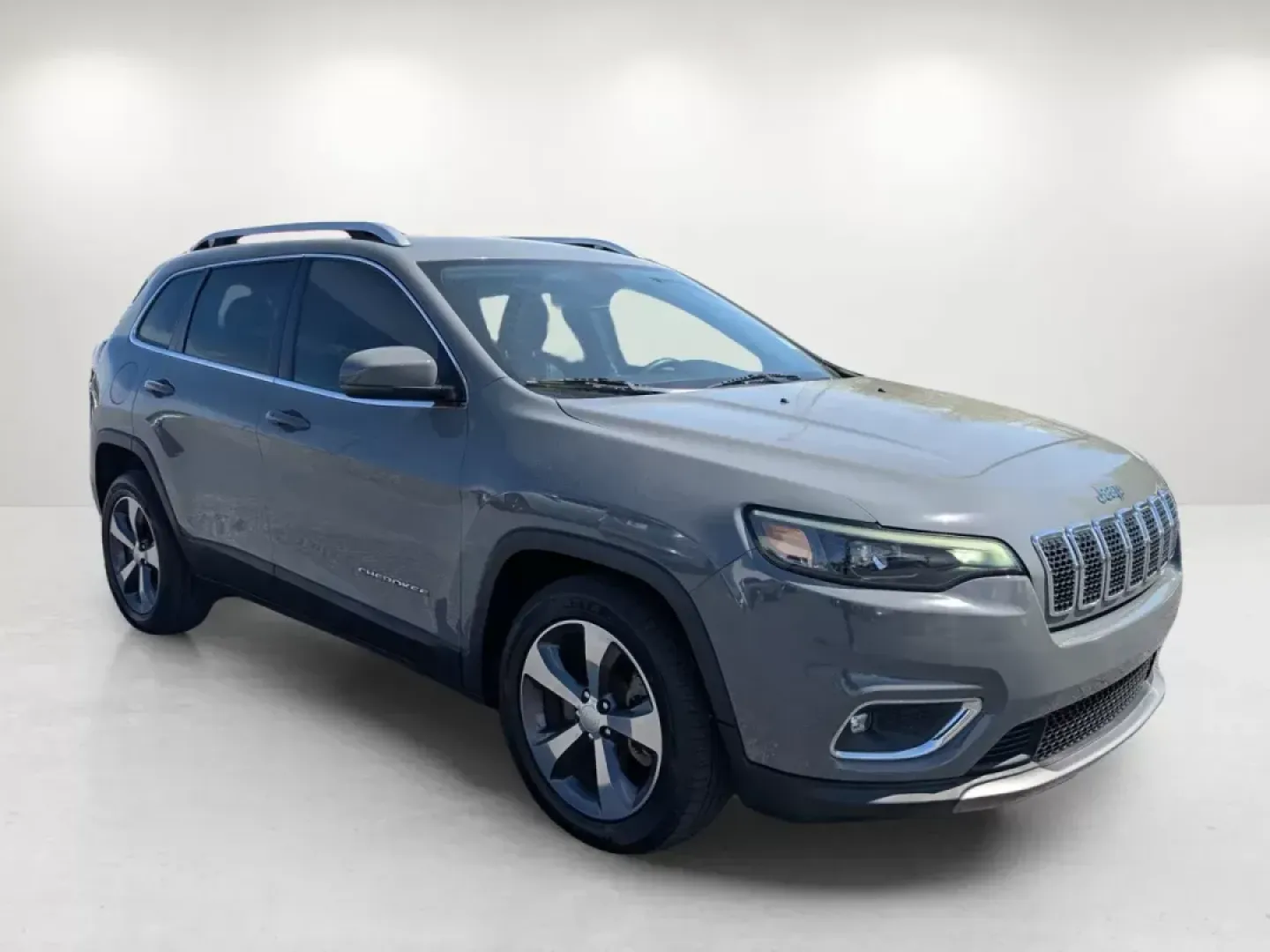 2019 /Black Jeep Cherokee Limited (1C4PJLDB2KD) with an Regular Unleaded I-4 2.4 L/144 engine, 9-Speed Automatic w/OD transmission, located at 5115 14th Ave., Columbus, GA, 31904, (706) 323-0345, 32.511494, -84.971046 - **Explore Your Next Adventure with the 2019 Jeep Cherokee Limited at Gils Auto - Columbus!**<br /> <br /> Are you ready to embrace a lifestyle of adventure and exploration? Whether you're a growing family seeking a reliable vehicle for school runs, a commuter tackling the daily grind, or a weekend w - Photo#3