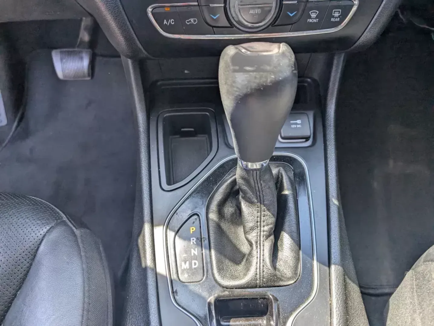 2019 /Black Jeep Cherokee Limited (1C4PJLDB2KD) with an Regular Unleaded I-4 2.4 L/144 engine, 9-Speed Automatic w/OD transmission, located at 5115 14th Ave., Columbus, GA, 31904, (706) 323-0345, 32.511494, -84.971046 - **Explore Your Next Adventure with the 2019 Jeep Cherokee Limited at Gils Auto - Columbus!**<br /> <br /> Are you ready to embrace a lifestyle of adventure and exploration? Whether you're a growing family seeking a reliable vehicle for school runs, a commuter tackling the daily grind, or a weekend w - Photo#14