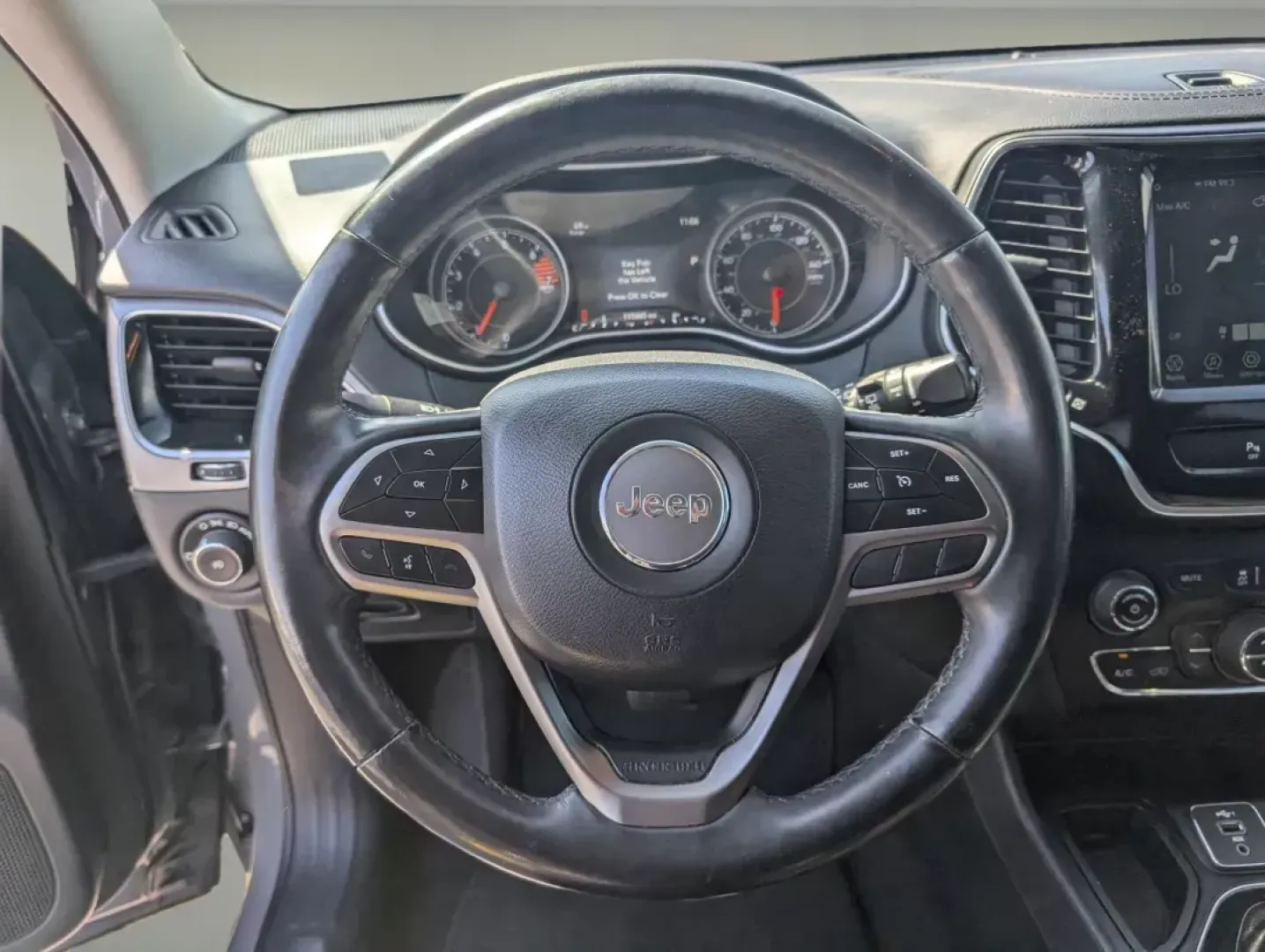 2019 /Black Jeep Cherokee Limited (1C4PJLDB2KD) with an Regular Unleaded I-4 2.4 L/144 engine, 9-Speed Automatic w/OD transmission, located at 5115 14th Ave., Columbus, GA, 31904, (706) 323-0345, 32.511494, -84.971046 - **Explore Your Next Adventure with the 2019 Jeep Cherokee Limited at Gils Auto - Columbus!**<br /> <br /> Are you ready to embrace a lifestyle of adventure and exploration? Whether you're a growing family seeking a reliable vehicle for school runs, a commuter tackling the daily grind, or a weekend w - Photo#16