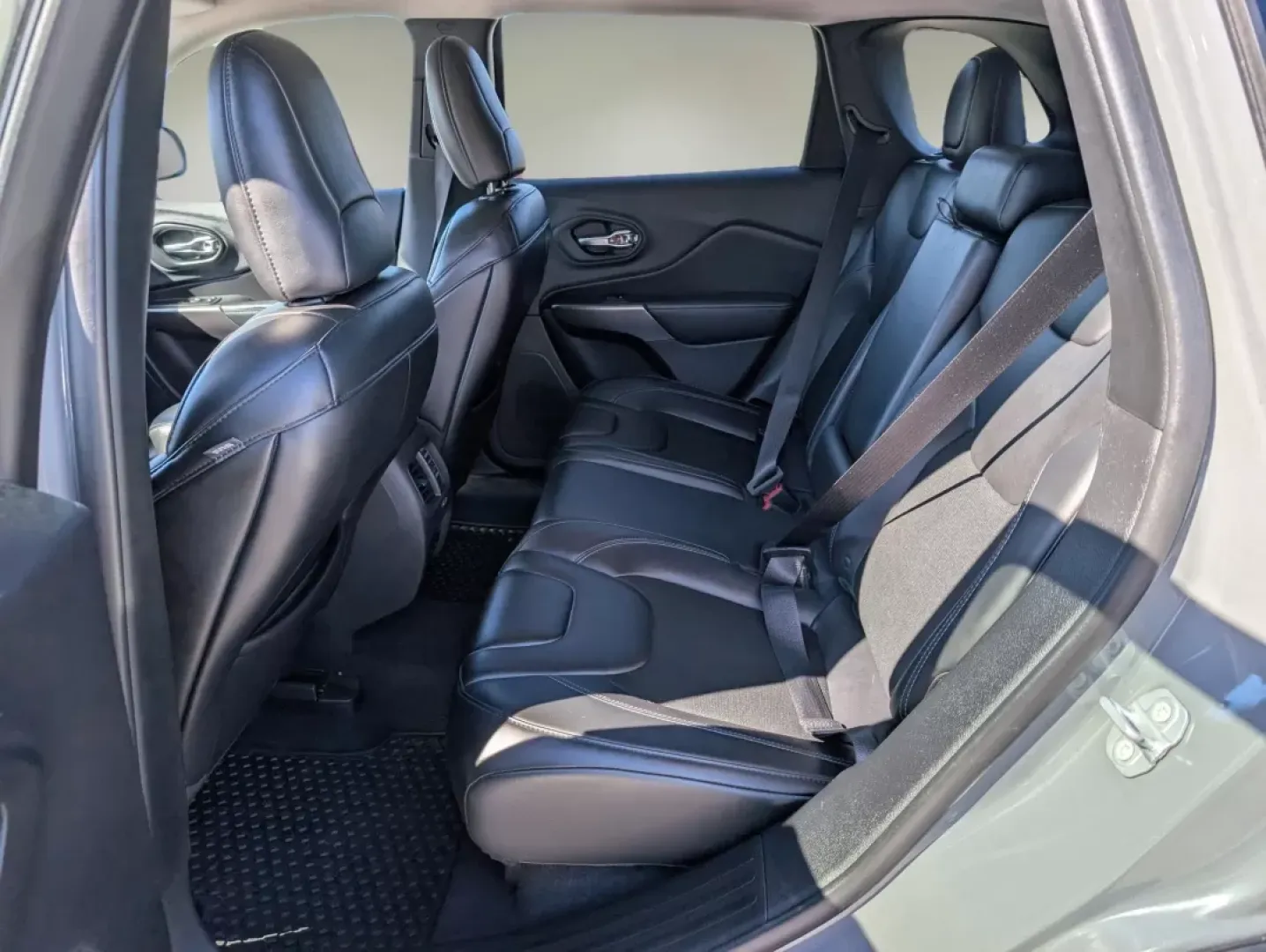 2019 /Black Jeep Cherokee Latitude Plus (1C4PJMLX5KD) with an Other engine, located at 3959 U.S. 80 W, Phenix City, AL, 36870, (334) 297-4885, 32.469296, -85.135185 - Discover the perfect blend of style, functionality, and performance that the 2019 Jeep Cherokee Latitude Plus brings to your life! Whether you're seeking reliable transportation for your growing family or planning thrilling weekend adventures, this versatile crossover is designed to meet all your ne - Photo#11