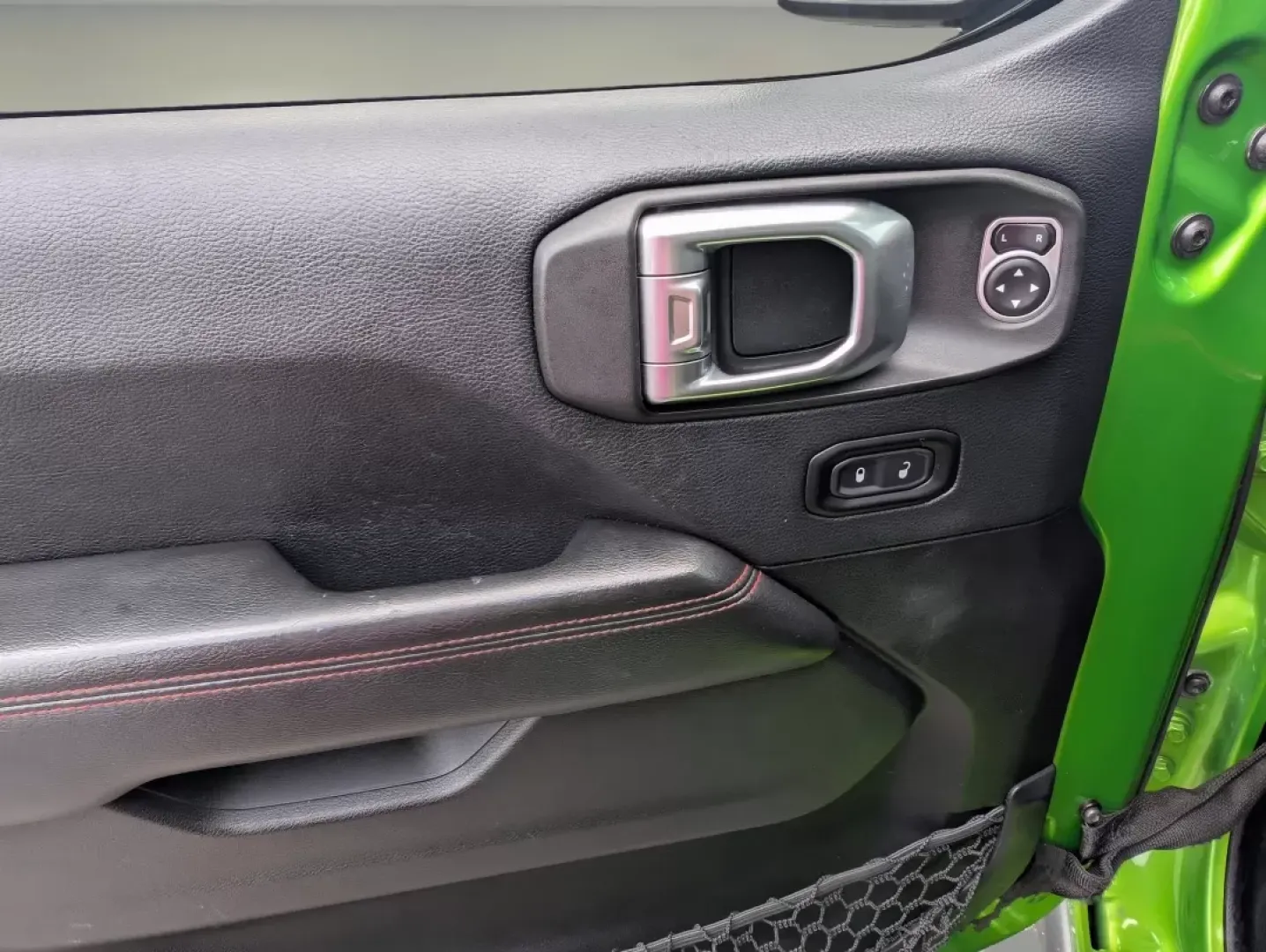 2019 Mojito! Clearcoat /Black Jeep Wrangler Rubicon (1C4HJXFG5KW) with an Other engine, located at 804 22nd Ave, Phenix City, AL, 36870, (334) 297-1860, 32.484749, -85.024475 - **Unleash Adventure with the 2019 Jeep Wrangler Rubicon Perfect for Your Next Journey!**<br /> <br /> Are you ready to elevate your driving experience? The 2019 Jeep Wrangler Rubicon is built for those who crave adventure, making it the ideal companion for weekend excursions, family road trips, or - Photo#8