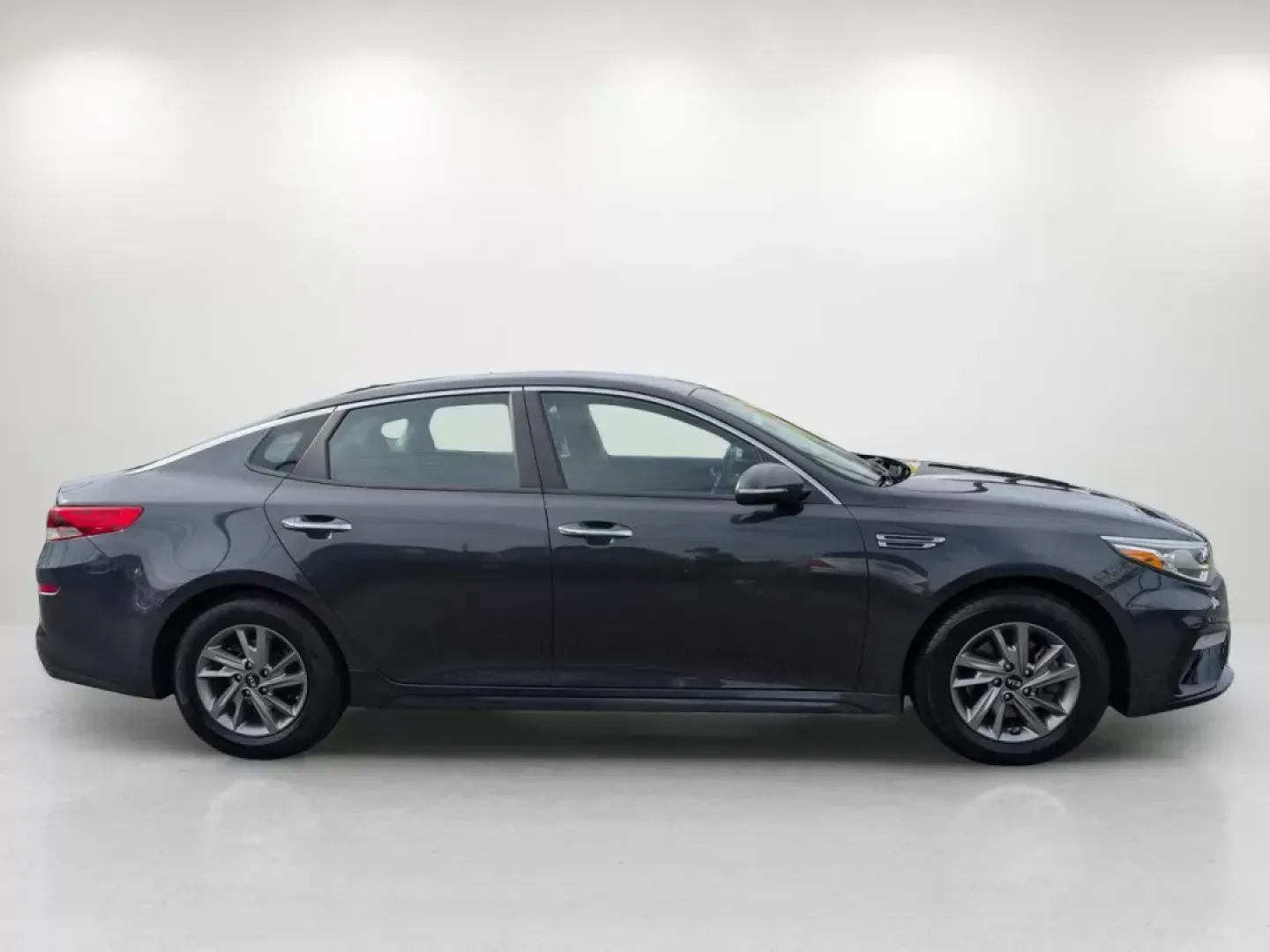 2019 /Black Kia Optima LX (5XXGT4L35KG) with an Regular Unleaded I-4 2.4 L/144 engine, 6-Speed Automatic w/OD transmission, located at 7000 Northlake Connector, Columbus, GA, 31904, (706) 987-8085, 32.524975, -84.978134 - **Discover Adventure and Comfort with the 2019 Kia Optima LX at Gils Auto Columbus #2!**<br /> <br /> Are you ready to elevate your driving experience? Whether you're commuting to work in Columbus, GA, or heading out on a weekend road trip, the 2019 Kia Optima LX is designed to fit seamlessly into - Photo#3