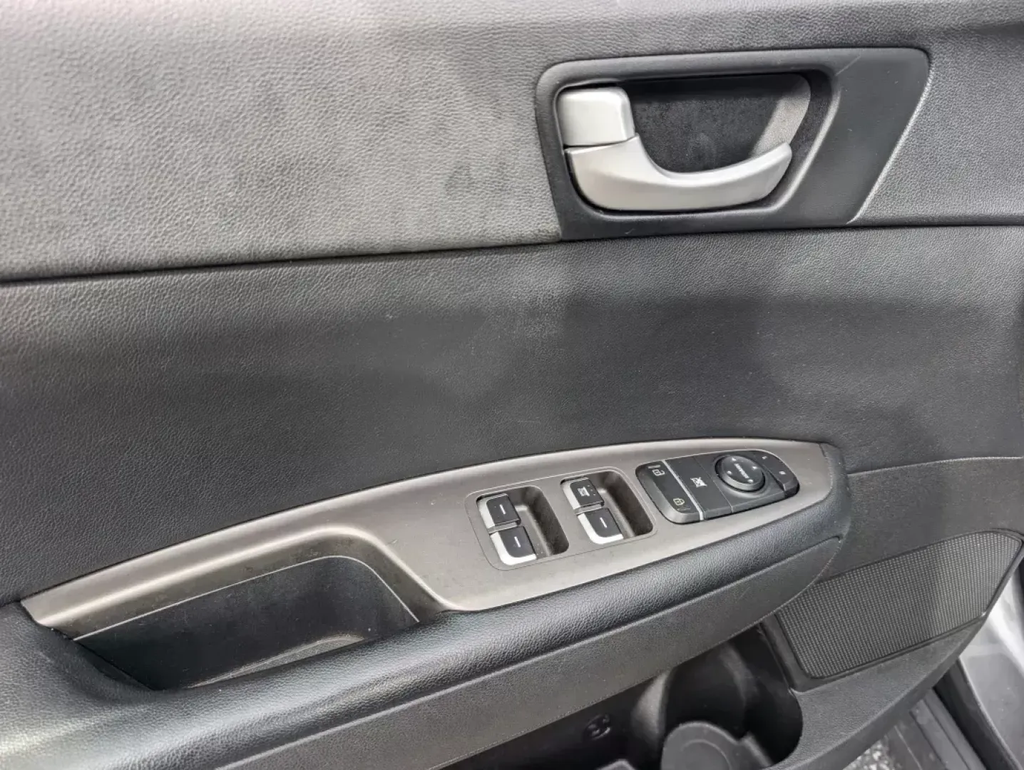 2019 /Black Kia Optima LX (5XXGT4L35KG) with an Regular Unleaded I-4 2.4 L/144 engine, 6-Speed Automatic w/OD transmission, located at 7000 Northlake Connector, Columbus, GA, 31904, (706) 987-8085, 32.524975, -84.978134 - **Discover Adventure and Comfort with the 2019 Kia Optima LX at Gils Auto Columbus #2!**<br /> <br /> Are you ready to elevate your driving experience? Whether you're commuting to work in Columbus, GA, or heading out on a weekend road trip, the 2019 Kia Optima LX is designed to fit seamlessly into - Photo#8