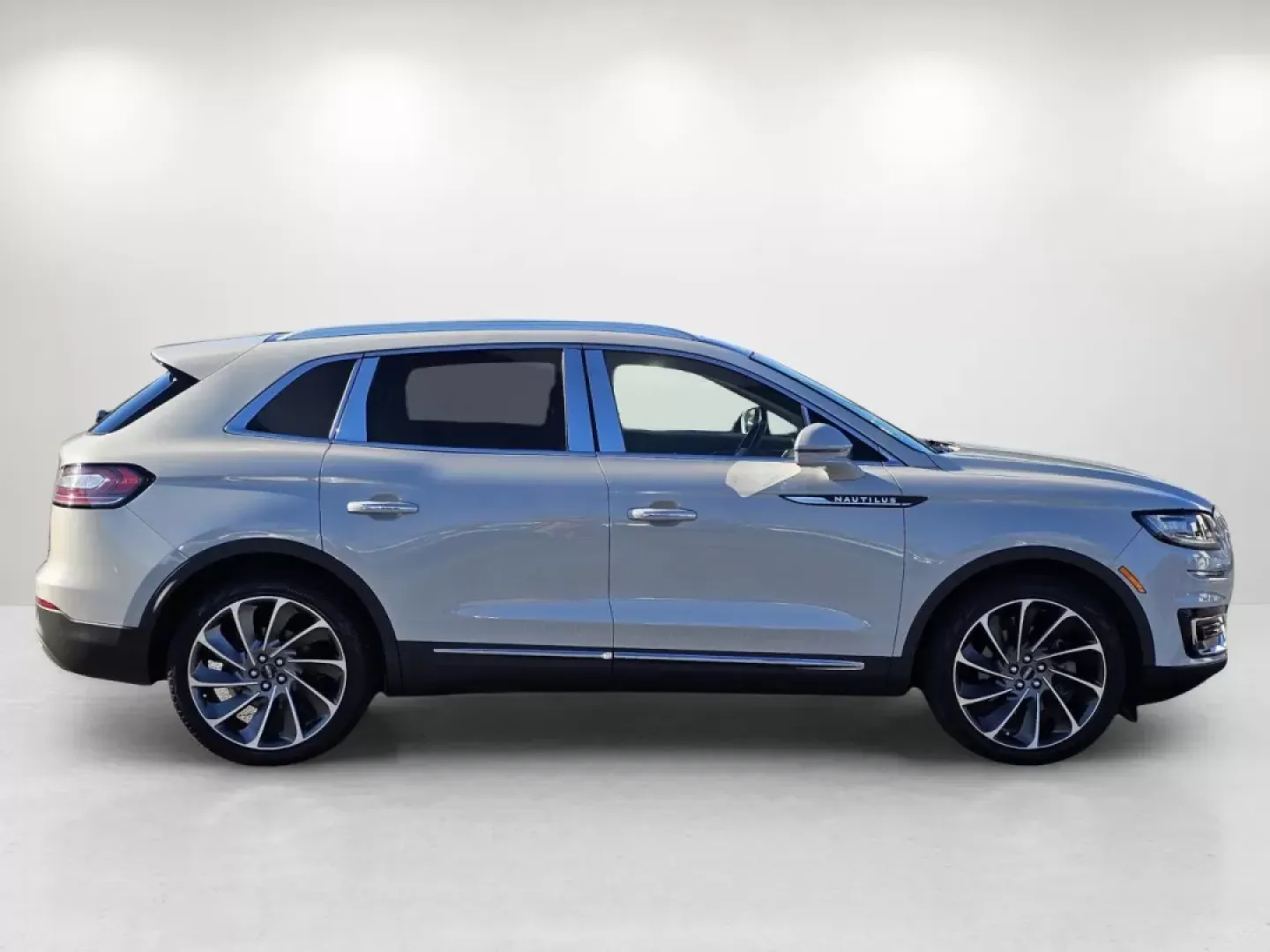 2019 Lincoln Nautilus Reserve (2LMPJ6LP3KB) with an Other engine, located at 5115 14th Ave., Columbus, GA, 31904, (706) 323-0345, 32.511494, -84.971046 - **Elevate Your Lifestyle with the 2019 Lincoln Nautilus Reserve at Gils Auto!**<br /> <br /> Are you ready to embrace a new level of luxury and comfort while navigating life's adventures? Look no further than the stunning 2019 Lincoln Nautilus Reserve, now available at Gils Auto in Phenix City, AL. - Photo#3