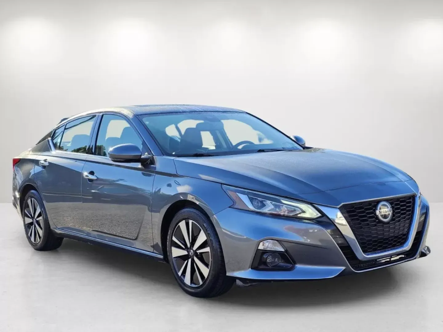 2019 /Charcoal Nissan Altima 2.5 SL (1N4BL4EV9KC) with an Other engine, located at 7000 Northlake Connector, Columbus, GA, 31904, (706) 987-8085, 32.524975, -84.978134 - **Experience the Perfect Blend of Comfort and Technology with the 2019 Nissan Altima 2.5 SL!** <br /> <br /> Are you on the lookout for a reliable sedan that seamlessly fits into your active lifestyle? Whether you're commuting to work in Phenix City, AL, or taking long weekend drives to explore the - Photo#2