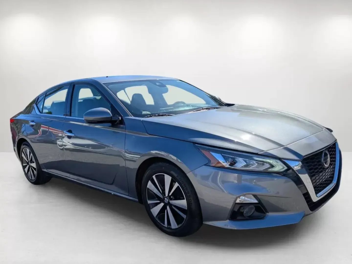 2019 /Charcoal Nissan Altima 2.5 SL (1N4BL4EV3KC) with an Other engine, located at 3959 U.S. 80 W, Phenix City, AL, 36870, (334) 297-4885, 32.469296, -85.135185 - **Discover Freedom with the 2019 Nissan Altima Your Ideal Commuter Companion!**<br /> <br /> Are you tired of the daily grind of long commutes? The 2019 Nissan Altima might just be the perfect solution for you. This spacious, fuel-efficient sedan is designed to make your drives comfortable and enjo - Photo#2