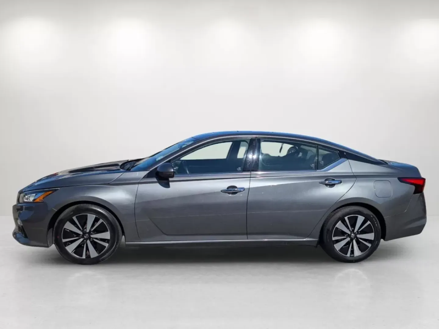 2019 /Charcoal Nissan Altima 2.5 SL (1N4BL4EV3KC) with an Other engine, located at 3959 U.S. 80 W, Phenix City, AL, 36870, (334) 297-4885, 32.469296, -85.135185 - **Discover Freedom with the 2019 Nissan Altima Your Ideal Commuter Companion!**<br /> <br /> Are you tired of the daily grind of long commutes? The 2019 Nissan Altima might just be the perfect solution for you. This spacious, fuel-efficient sedan is designed to make your drives comfortable and enjo - Photo#7