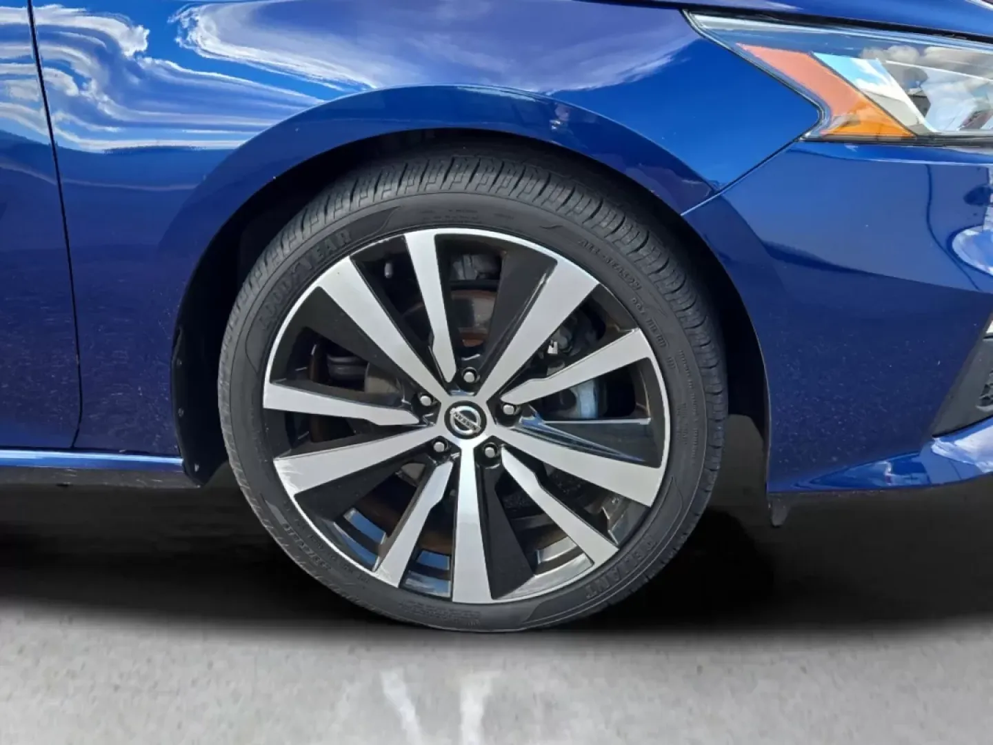 2019 /Sport Nissan Altima 2.5 SR (1N4BL4CV6KC) with an Other engine, located at 521 Old Farm Lane Rd, Prattville, AL, 36066, (334) 325-1505, 32.482460, -86.416367 - Elevate your daily commute or family outings with the 2019 Nissan Altima 2.5 SR, a sedan designed for those who appreciate style, performance, and comfort. This sleek vehicle is perfect for budget-conscious buyers looking to balance reliability and modern features without breaking the bank. With its - Photo#3