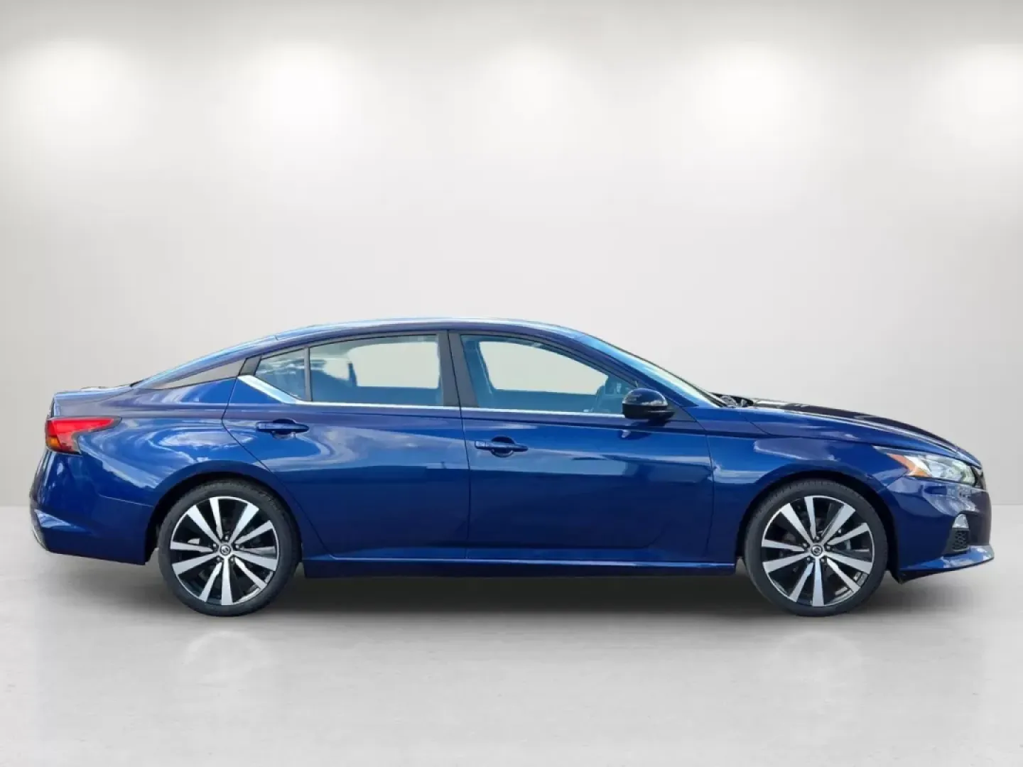 2019 /Sport Nissan Altima 2.5 SR (1N4BL4CV6KC) with an Other engine, located at 521 Old Farm Lane Rd, Prattville, AL, 36066, (334) 325-1505, 32.482460, -86.416367 - Elevate your daily commute or family outings with the 2019 Nissan Altima 2.5 SR, a sedan designed for those who appreciate style, performance, and comfort. This sleek vehicle is perfect for budget-conscious buyers looking to balance reliability and modern features without breaking the bank. With its - Photo#5