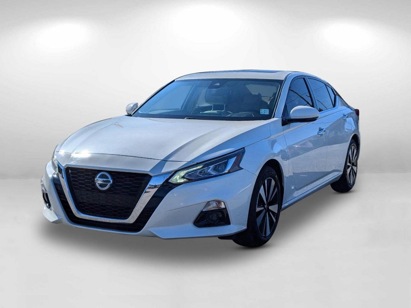 2019 /Light Gray Nissan Altima 2.5 SL (1N4BL4EVXKC) with an Regular Unleaded I-4 2.5 L/152 engine, 1-Speed CVT w/OD transmission, located at 3959 U.S. 80 W, Phenix City, AL, 36870, (334) 297-4885, 32.469296, -85.135185 - 2019 Nissan Altima 2.5 SL - Photo#5