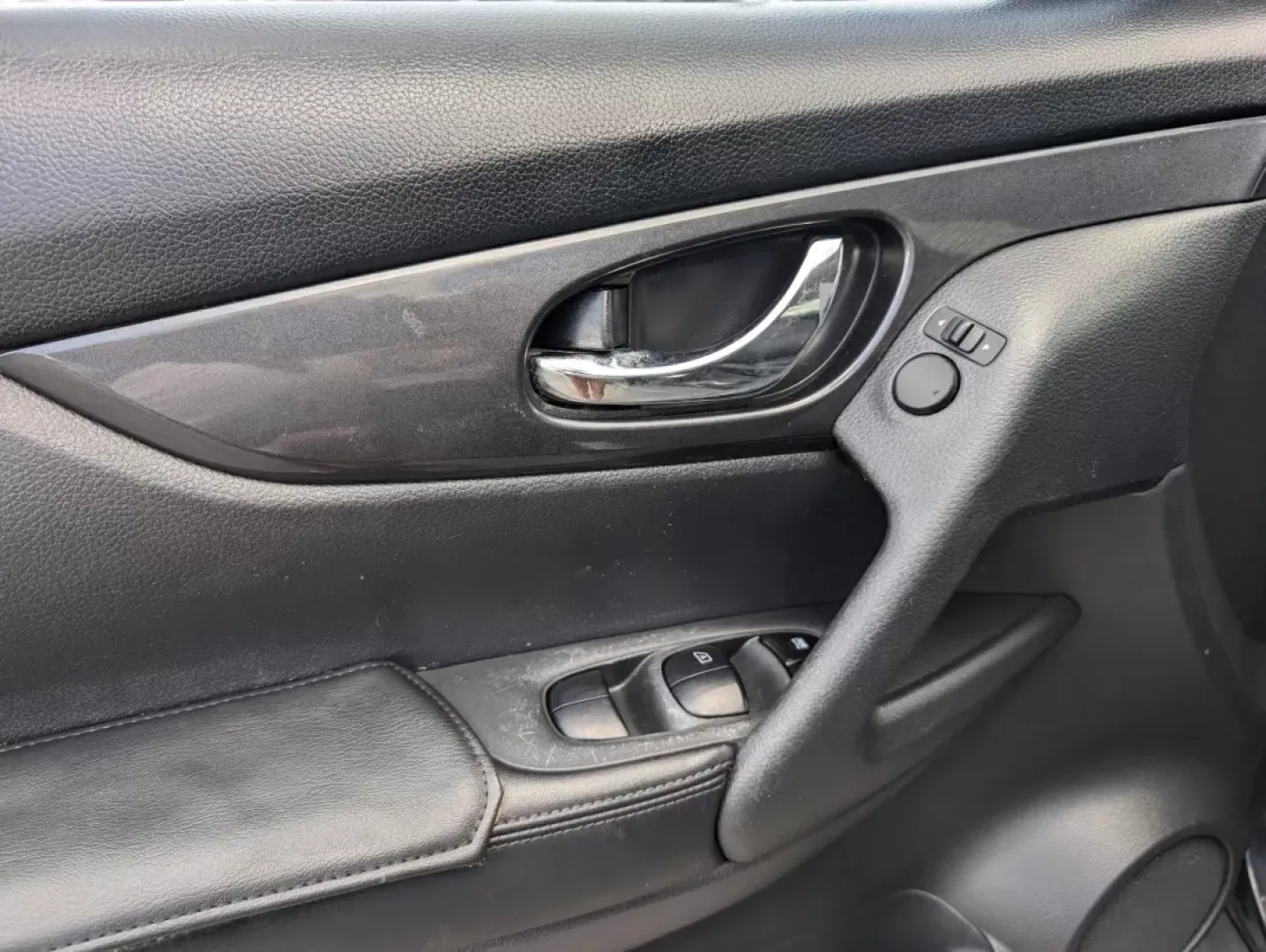 2019 /Charcoal Nissan Rogue SV (KNMAT2MT2KP) with an Other engine, located at 3959 U.S. 80 W, Phenix City, AL, 36870, (334) 297-4885, 32.469296, -85.135185 - Are you ready to elevate your daily commute or embark on your next weekend adventure? Look no further than this stunning 2019 Nissan Rogue SV, available now at Gils Auto in Phenix City, AL! With its versatile design and impressive features, this SUV is perfect for growing families, budget-conscious - Photo#9